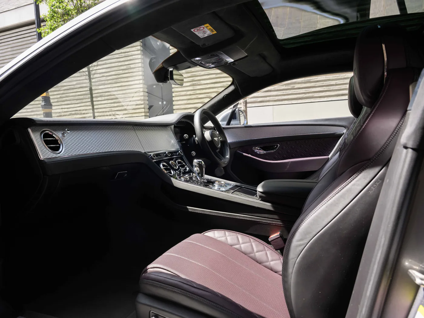2023 Bentley Continental GT proposée par un groupe de concessions agréées à London, Royaume-Uni, photo 2 sur 25