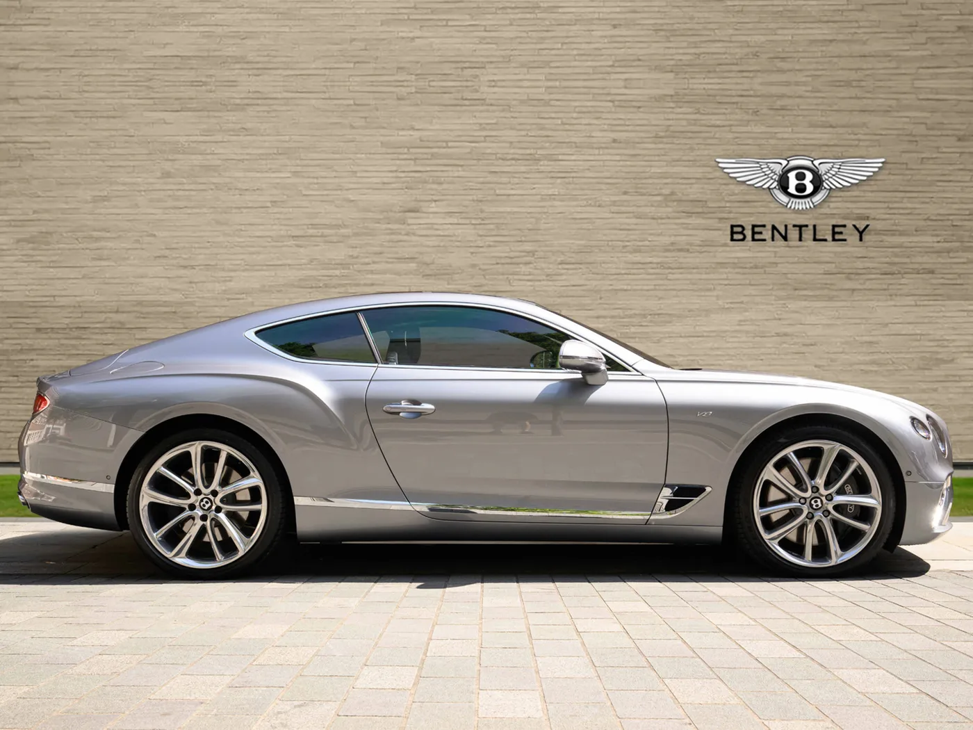 2023 Bentley Continental GT proposée par un groupe de concessions agréées à London, Royaume-Uni, photo 5 sur 25