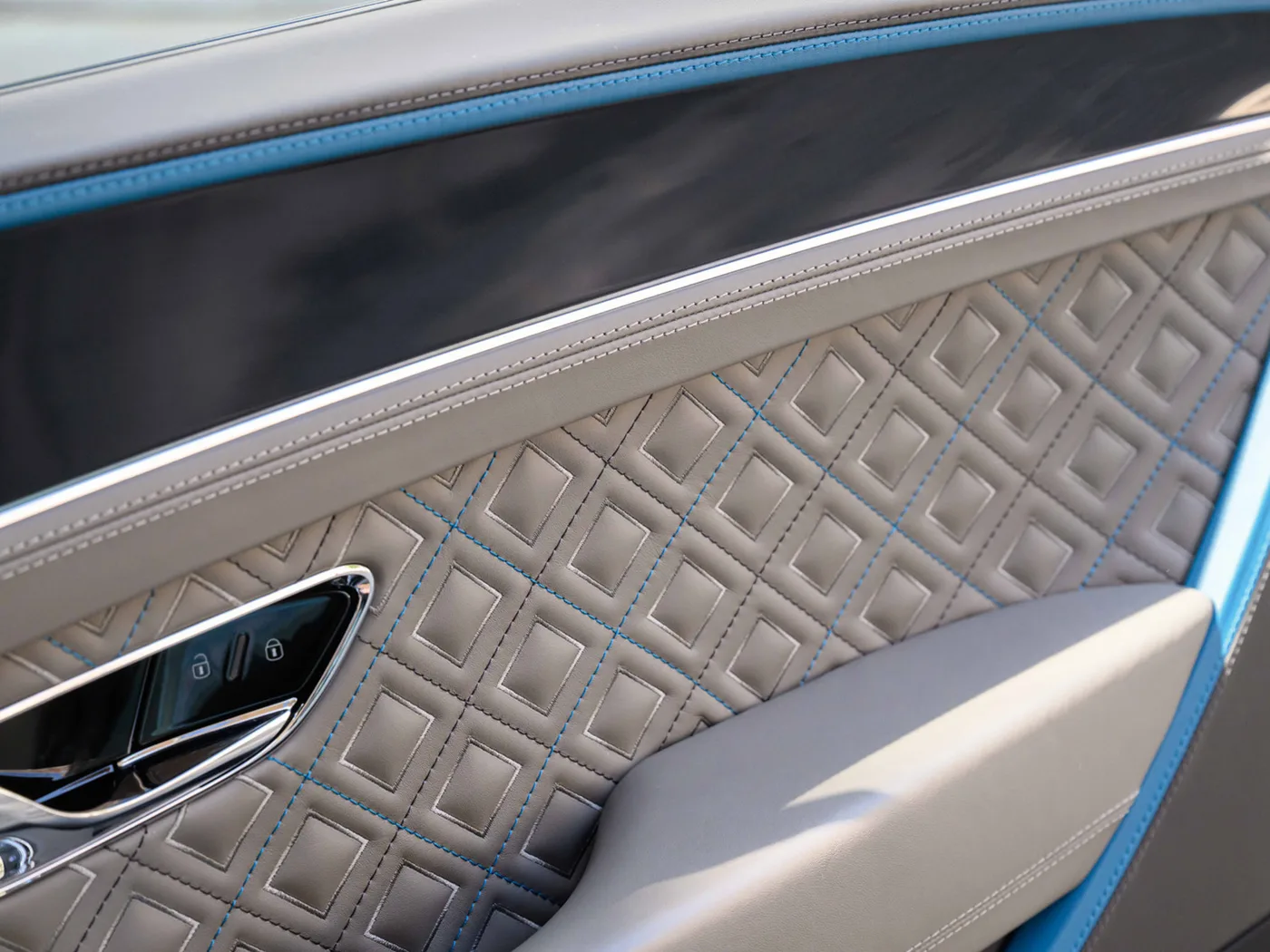 2023 Bentley Continental GT Mulliner W12 offered by a franchised dealer group in London, United Kingdom, photo 11 of 25