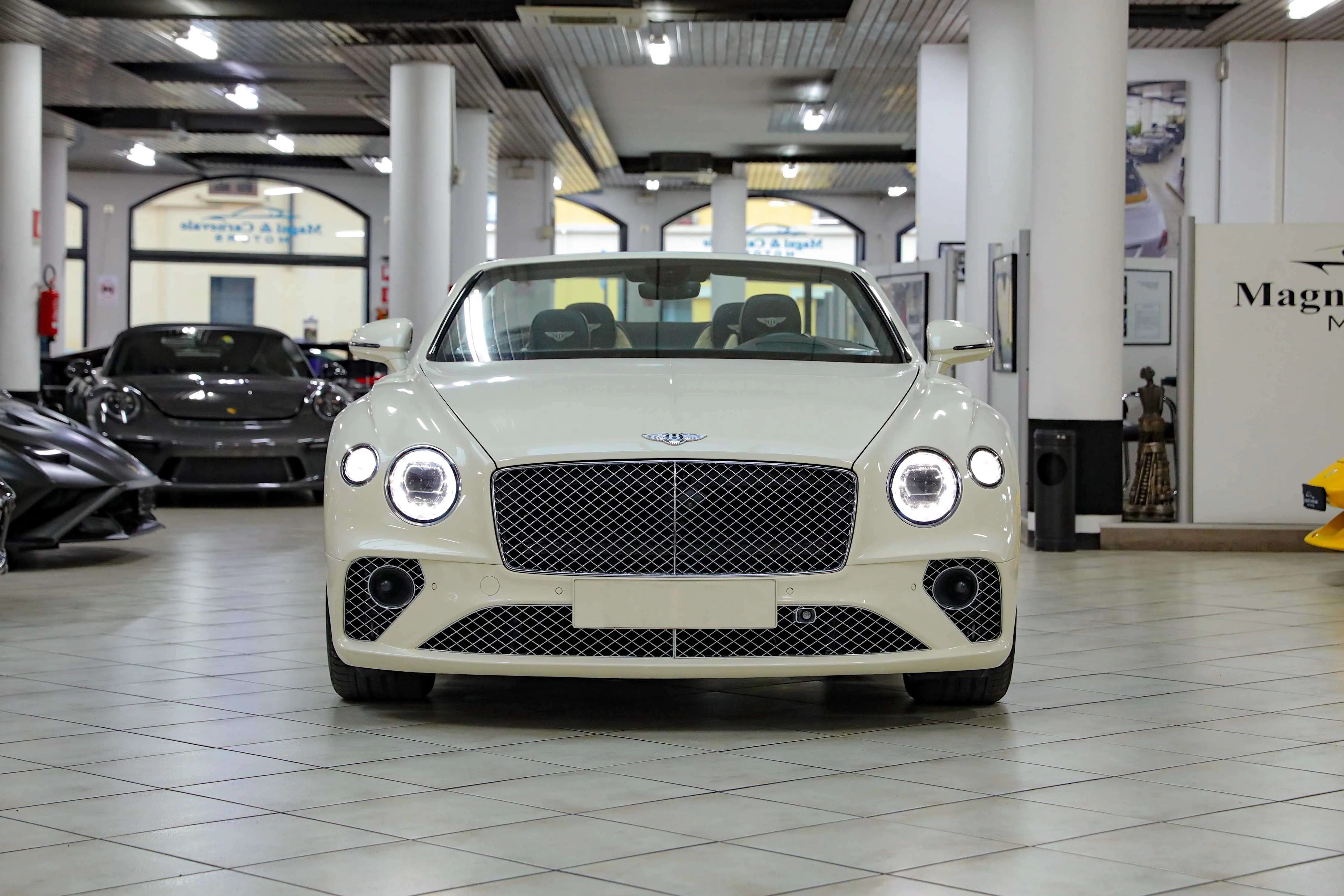 2023 Bentley Continental GTC Azure, 3/15