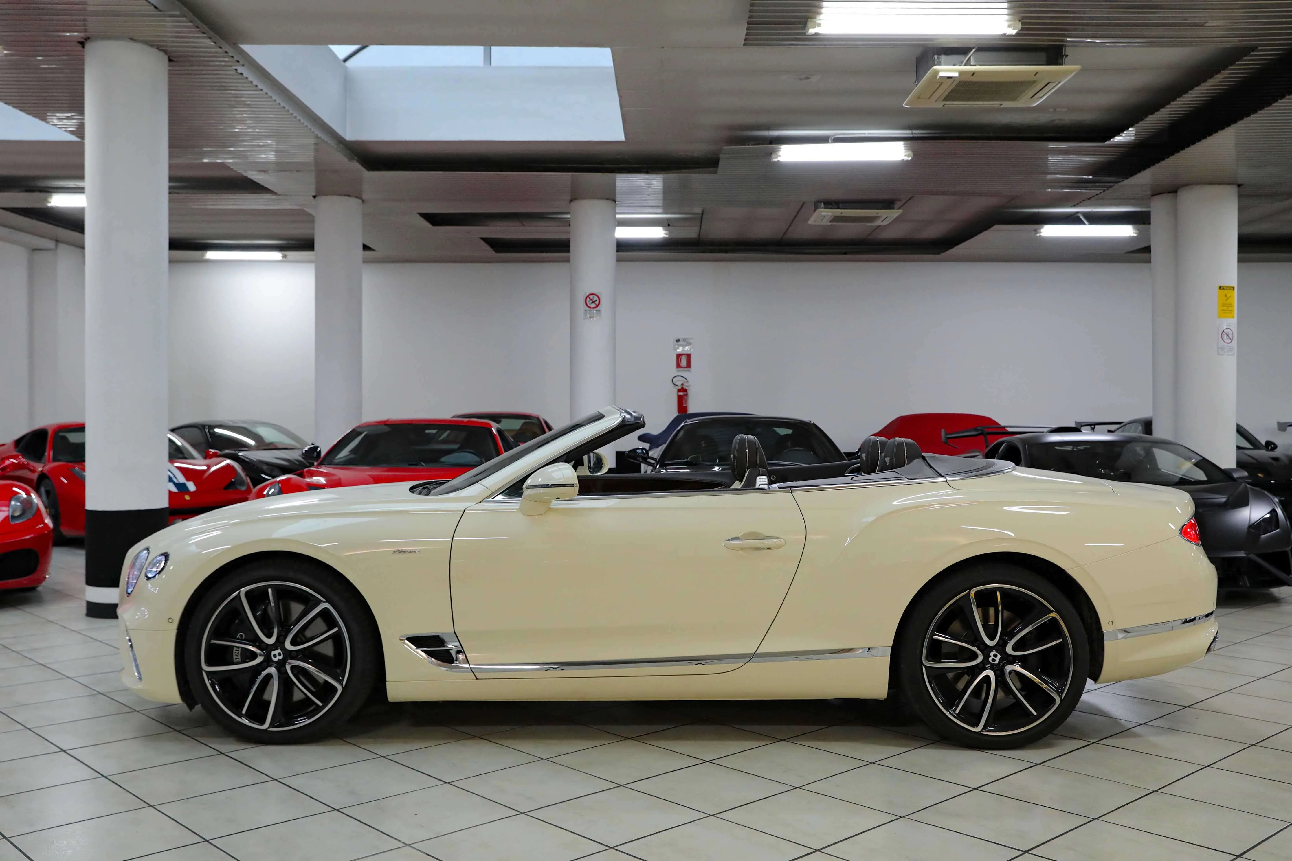 2023 Bentley Continental GTC Azure, 4/15