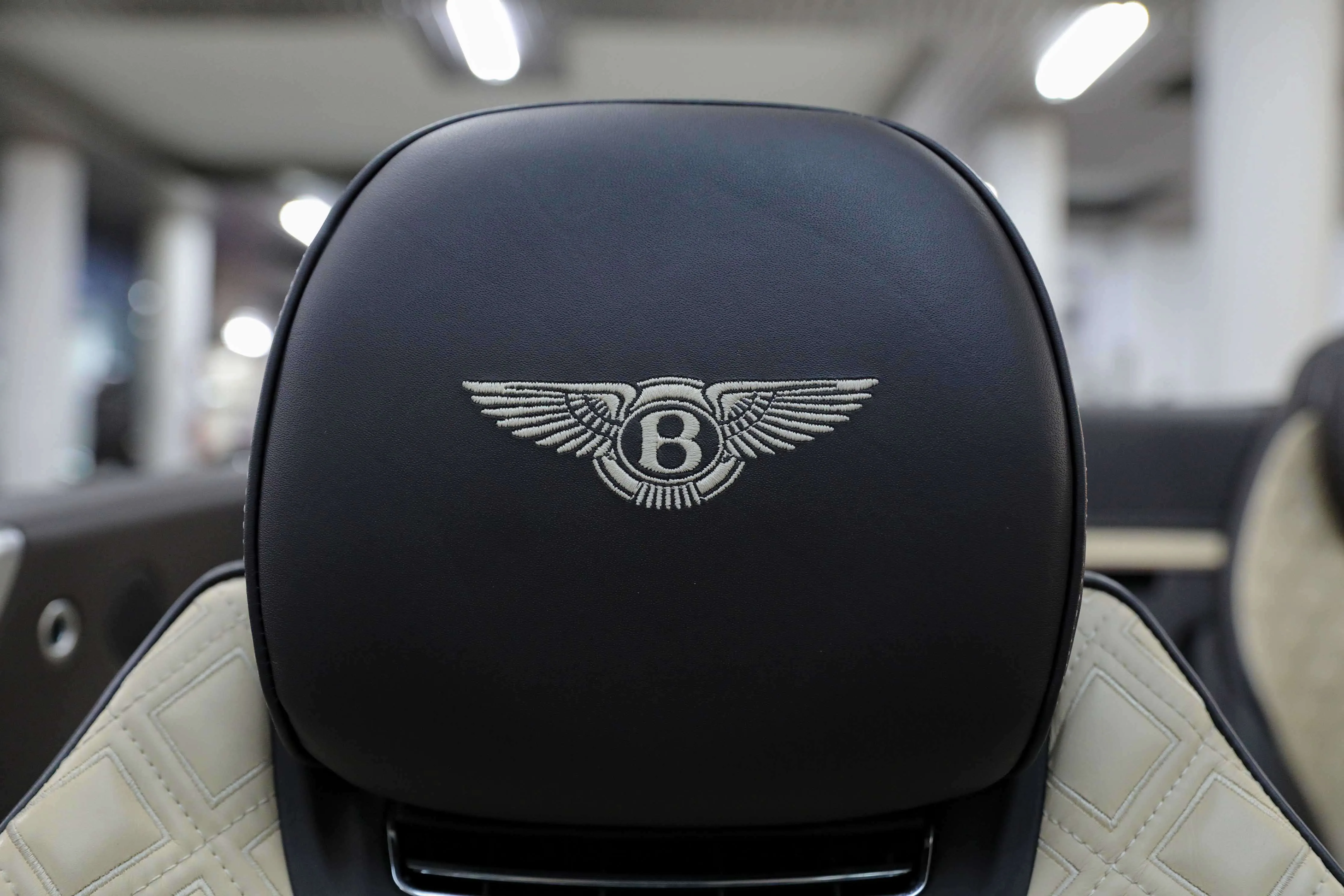 2023 Bentley Continental GTC Azure, 15/15
