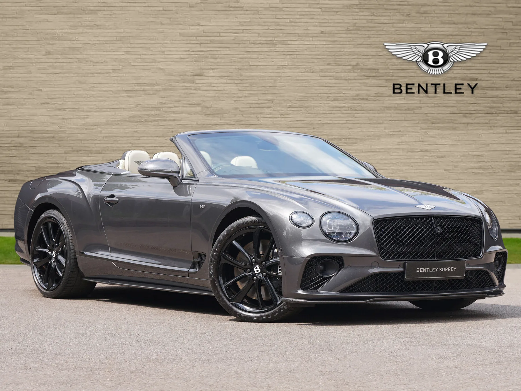 2023 Bentley Continental GTC proposée par un groupe de concessions agréées à Ripley, Royaume-Uni, photo principale