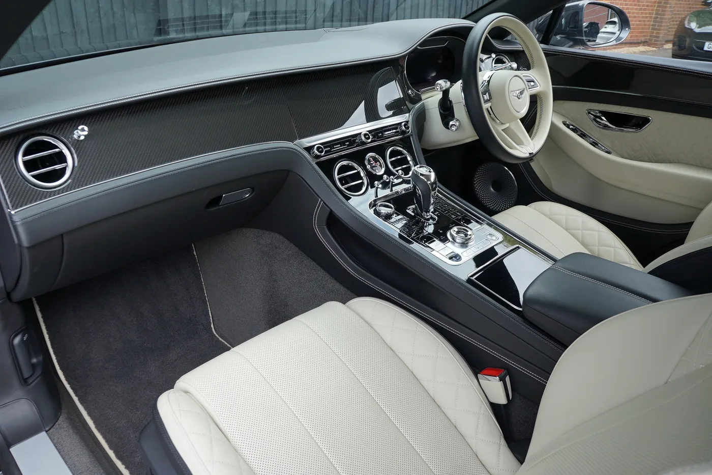 2023 Bentley Continental GTC angeboten von einer Vertragshändlergruppe in Ripley, Vereinigtes Königreich, Foto 2 von 25