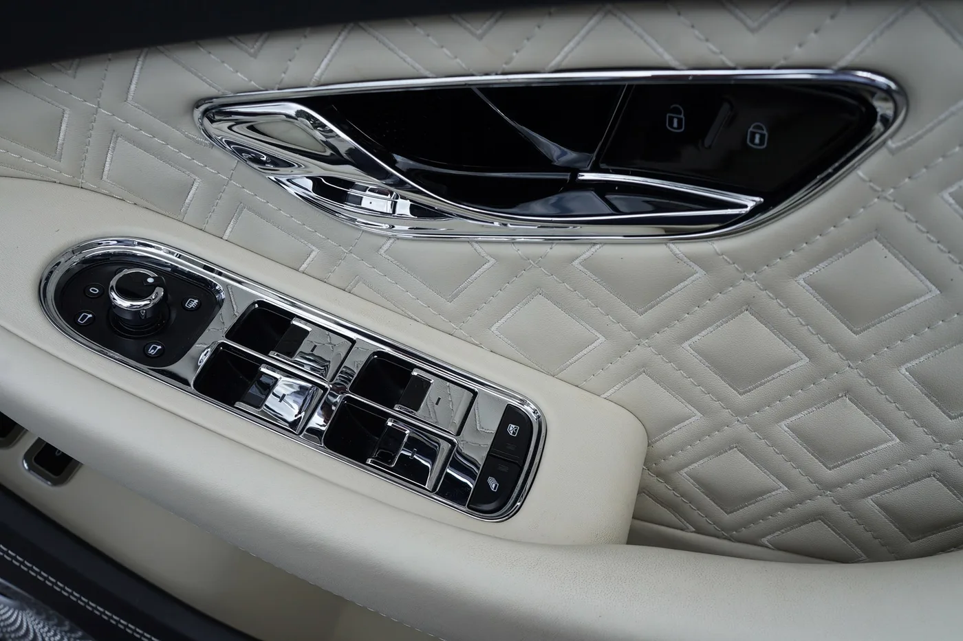 2023 Bentley Continental GTC angeboten von einer Vertragshändlergruppe in Ripley, Vereinigtes Königreich, Foto 11 von 25