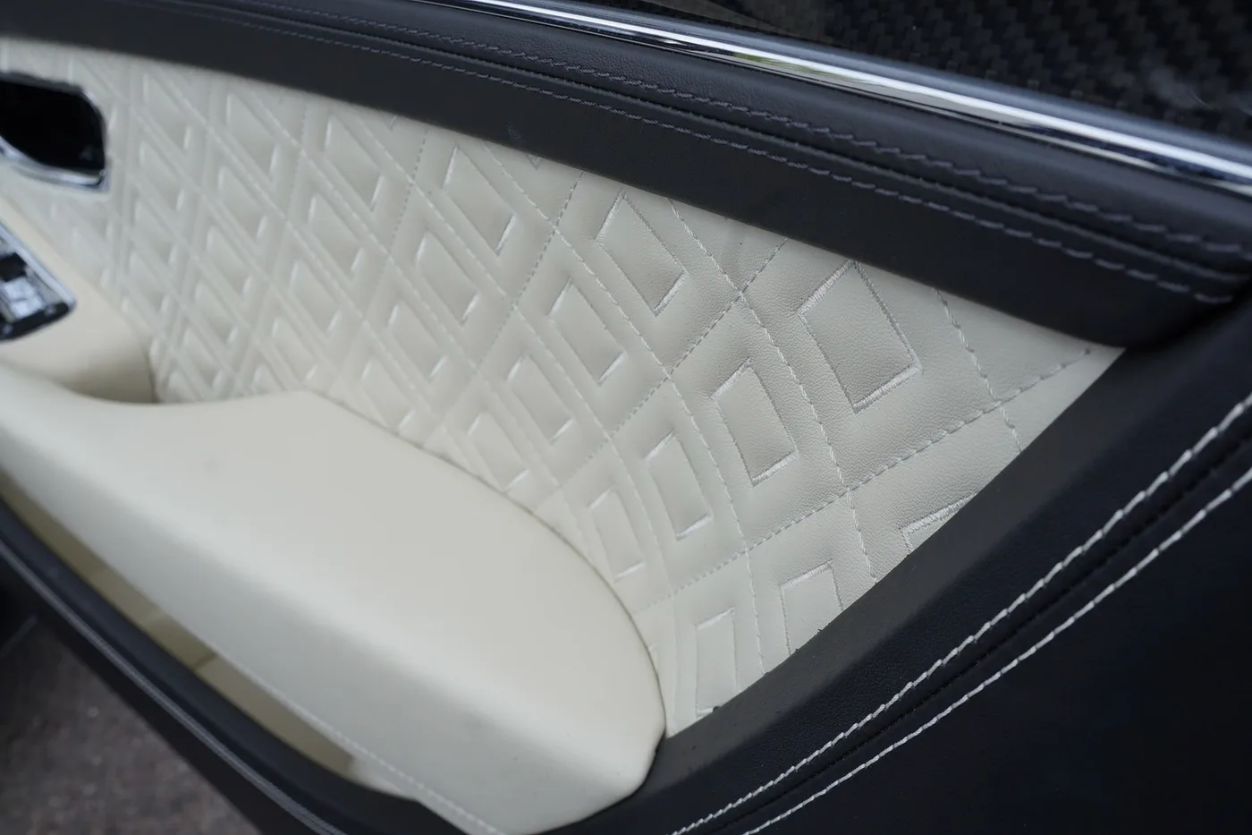 2023 Bentley Continental GTC angeboten von einer Vertragshändlergruppe in Ripley, Vereinigtes Königreich, Foto 12 von 25