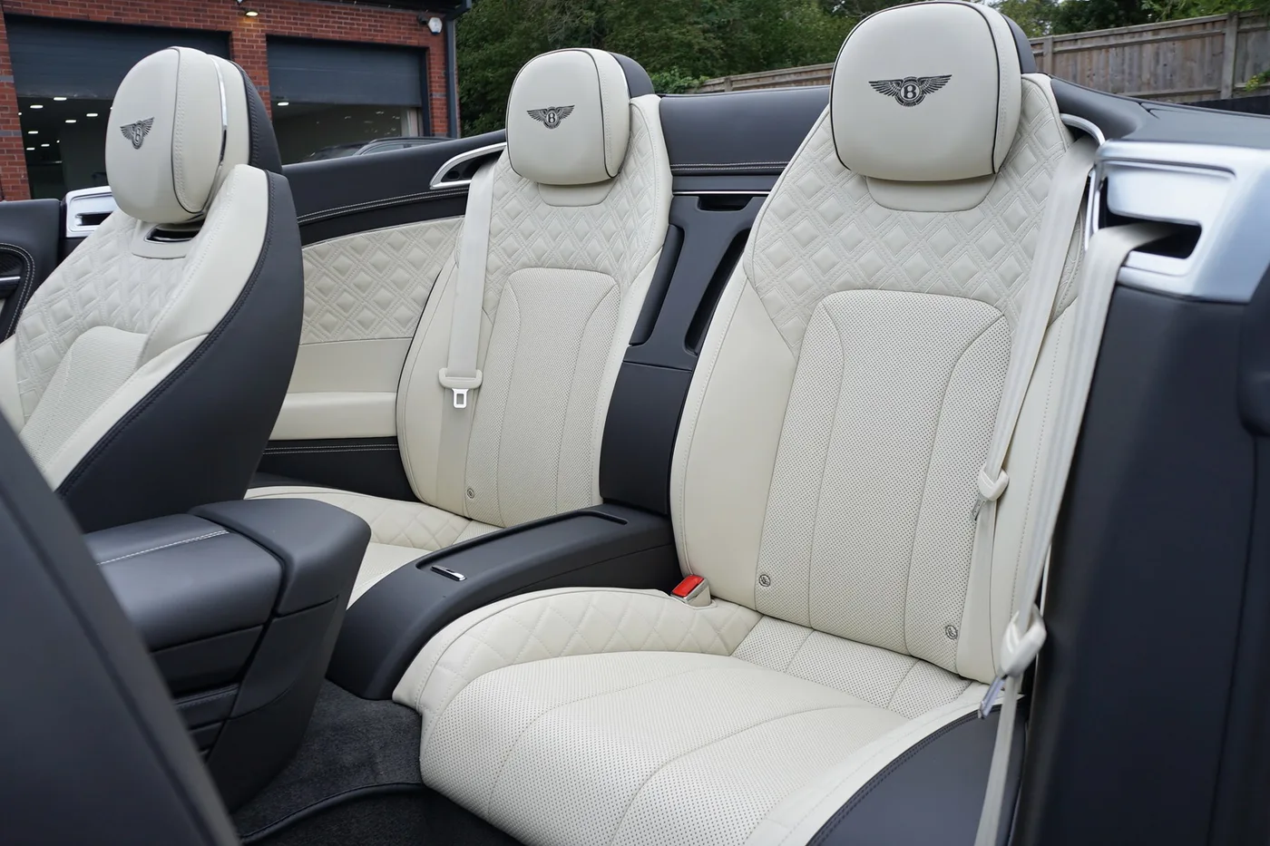 2023 Bentley Continental GTC angeboten von einer Vertragshändlergruppe in Ripley, Vereinigtes Königreich, Foto 24 von 25