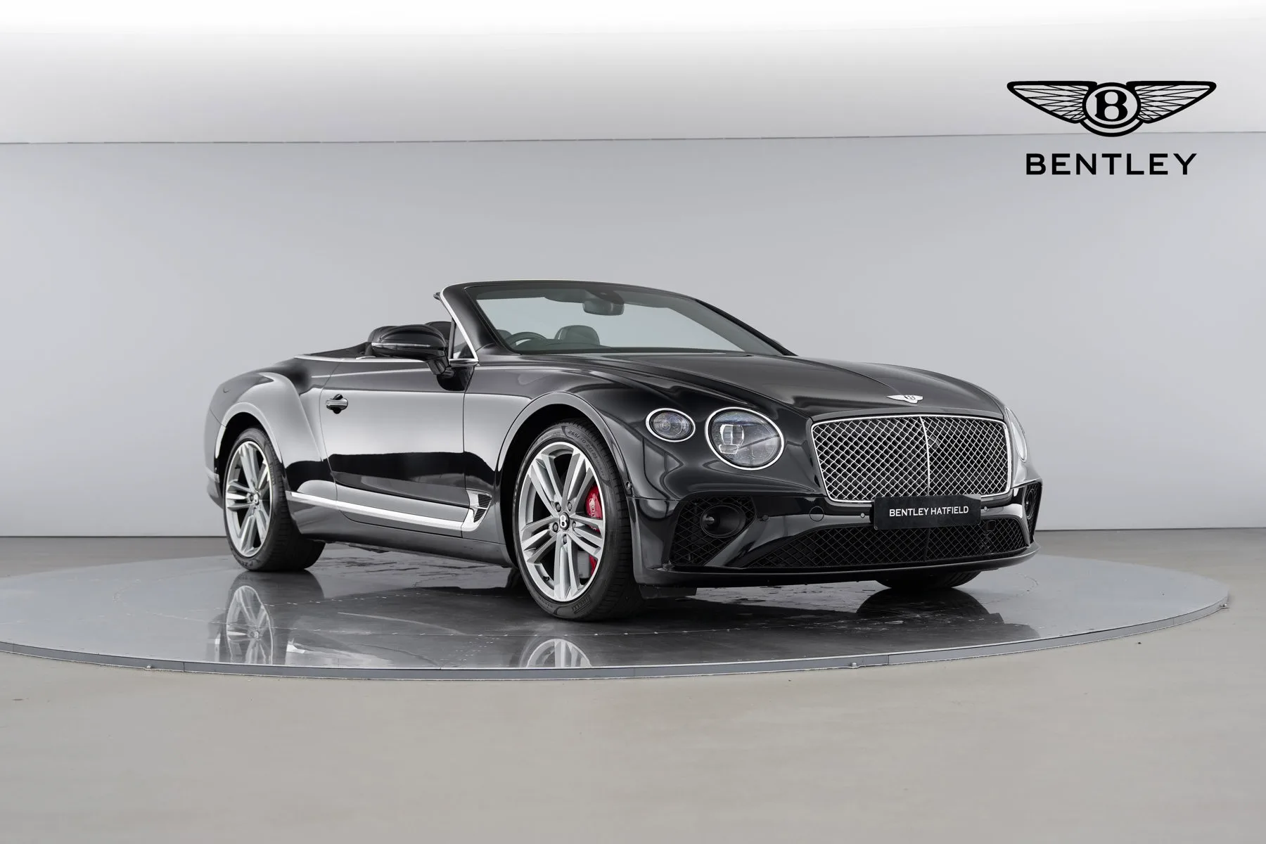 2023 Bentley Continental GTC proposée par un groupe de concessions agréées à Hatfield, Royaume-Uni, photo principale