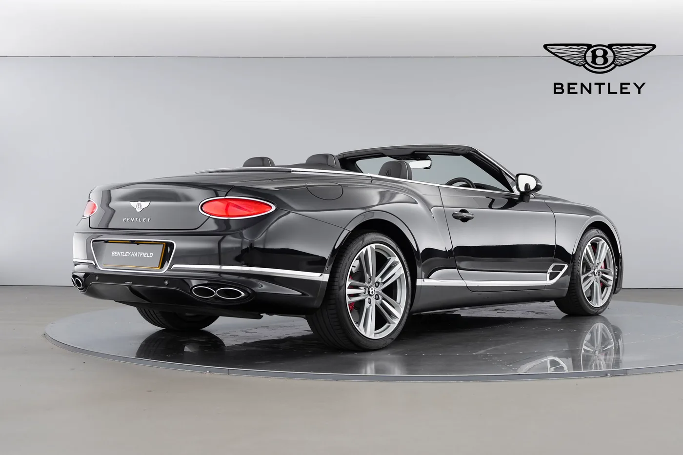 2023 Bentley Continental GTC proposée par un groupe de concessions agréées à Hatfield, Royaume-Uni, photo 2 sur 25