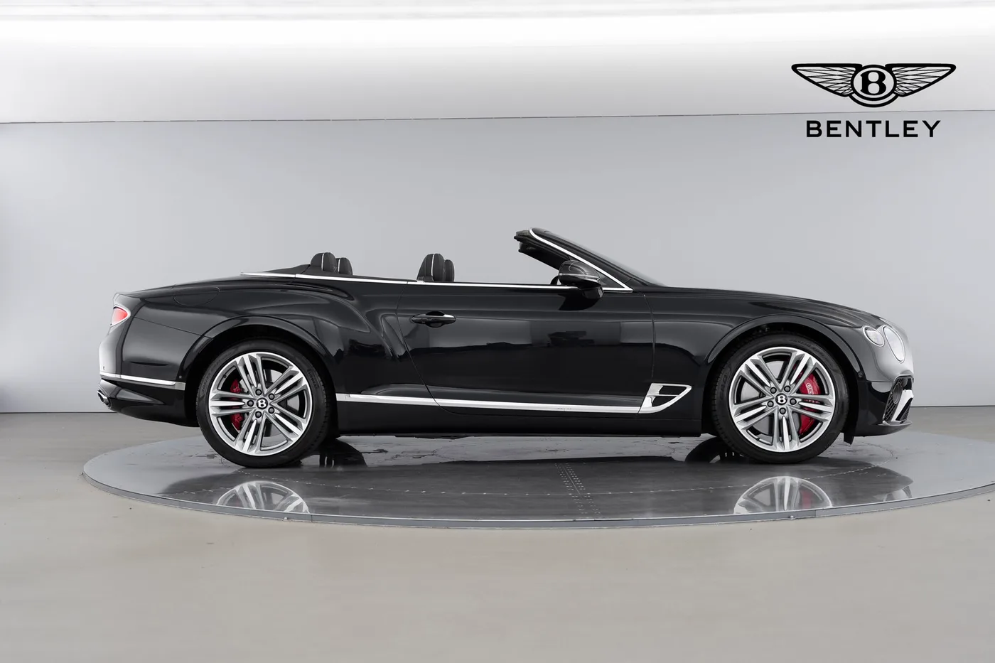 2023 Bentley Continental GTC proposée par un groupe de concessions agréées à Hatfield, Royaume-Uni, photo 3 sur 25