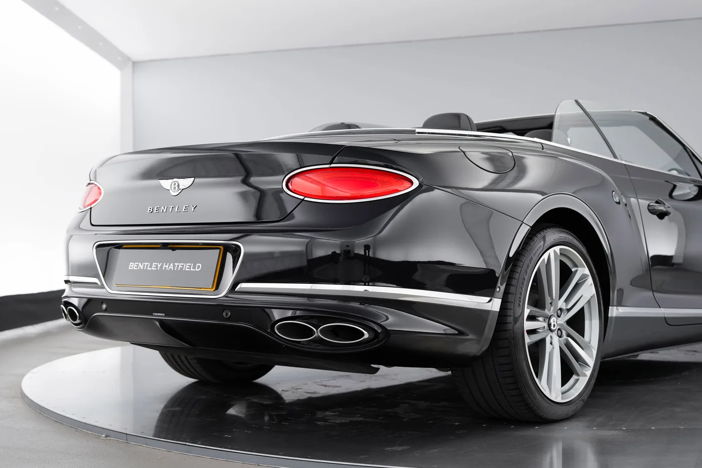 2023 Bentley Continental GTC proposée par un groupe de concessions agréées à Hatfield, Royaume-Uni, photo 6 sur 25
