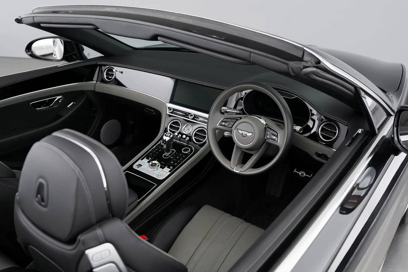 2023 Bentley Continental GTC proposée par un groupe de concessions agréées à Hatfield, Royaume-Uni, photo 7 sur 25