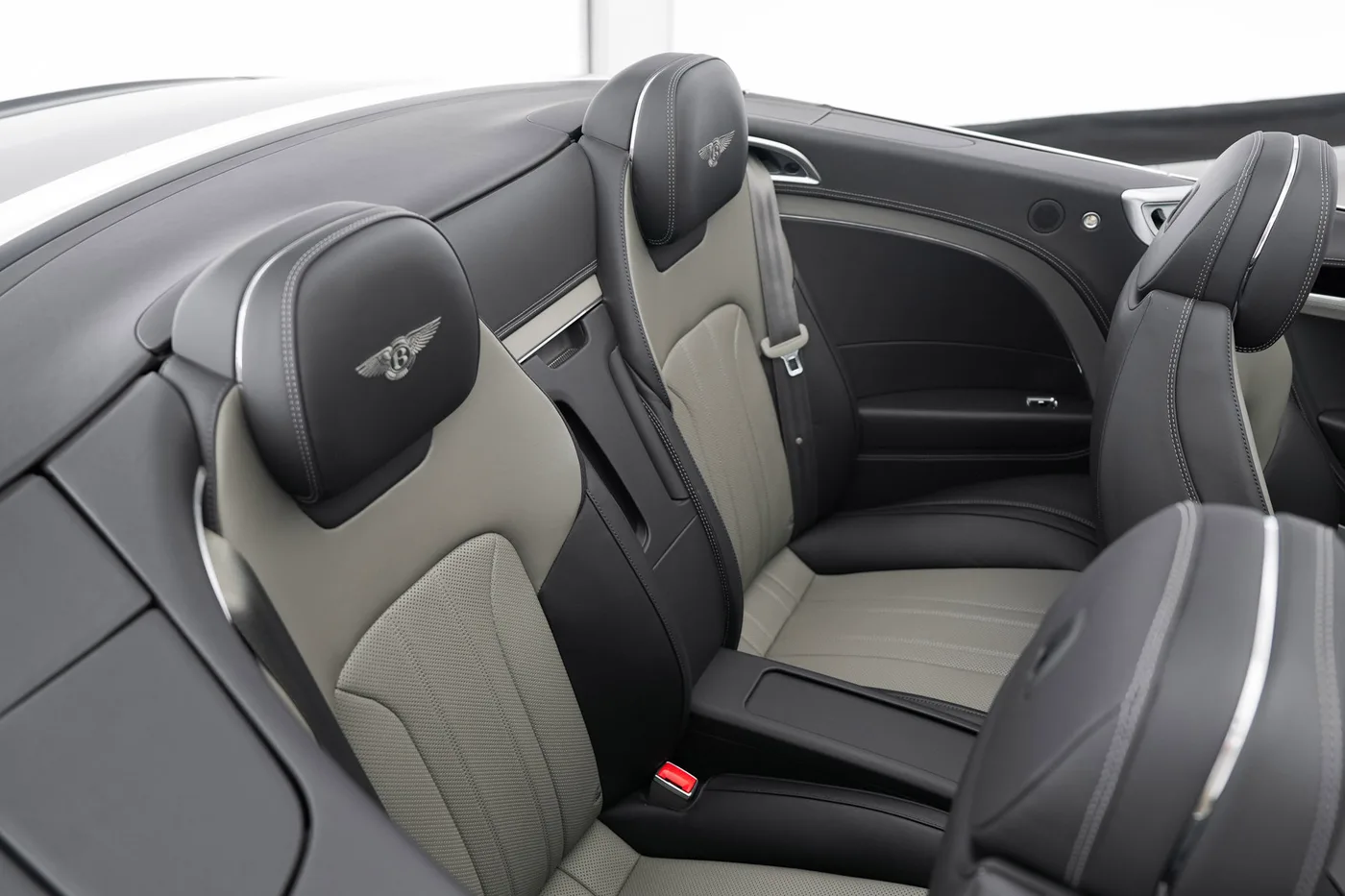 2023 Bentley Continental GTC proposée par un groupe de concessions agréées à Hatfield, Royaume-Uni, photo 9 sur 25
