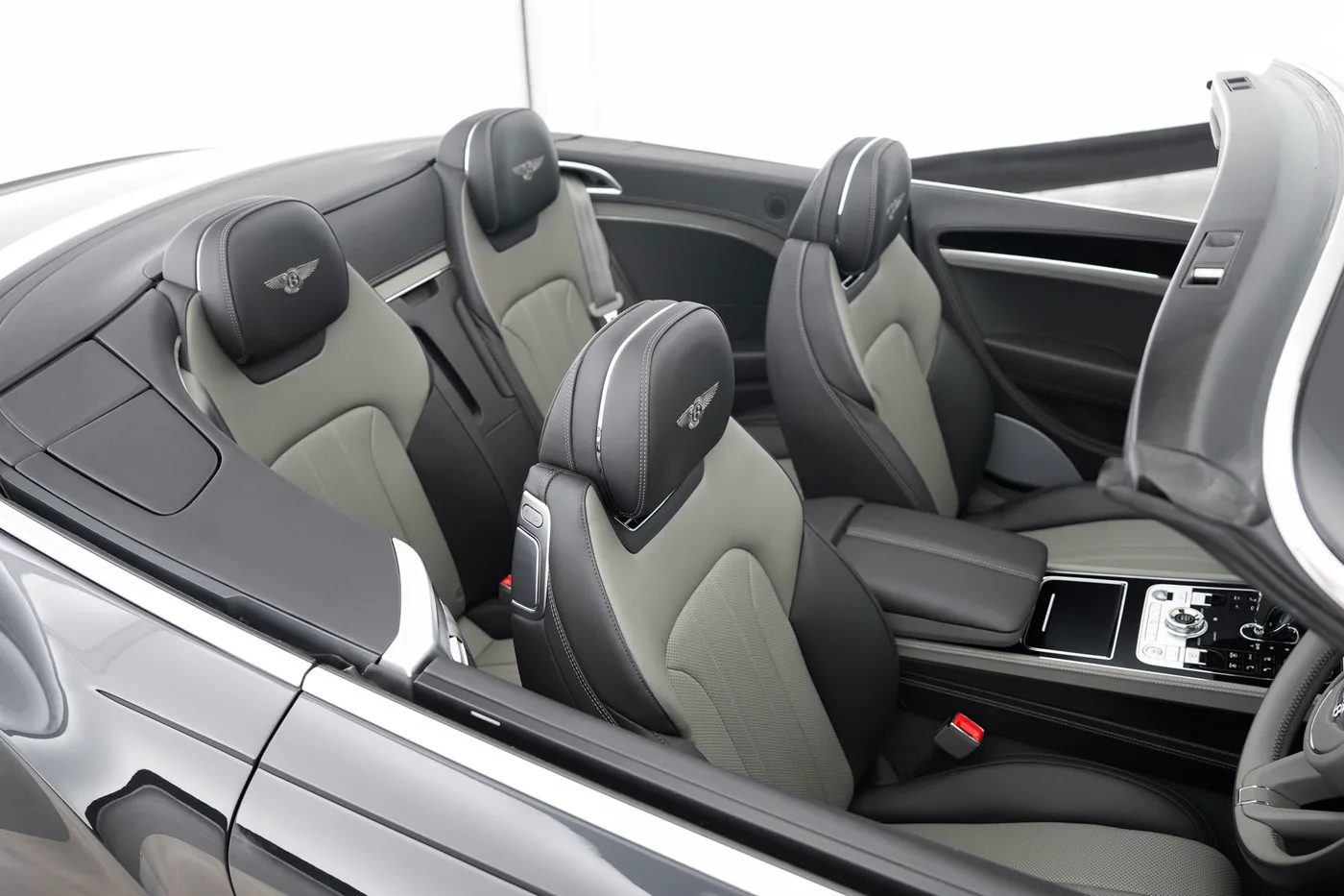 2023 Bentley Continental GTC proposée par un groupe de concessions agréées à Hatfield, Royaume-Uni, photo 10 sur 25