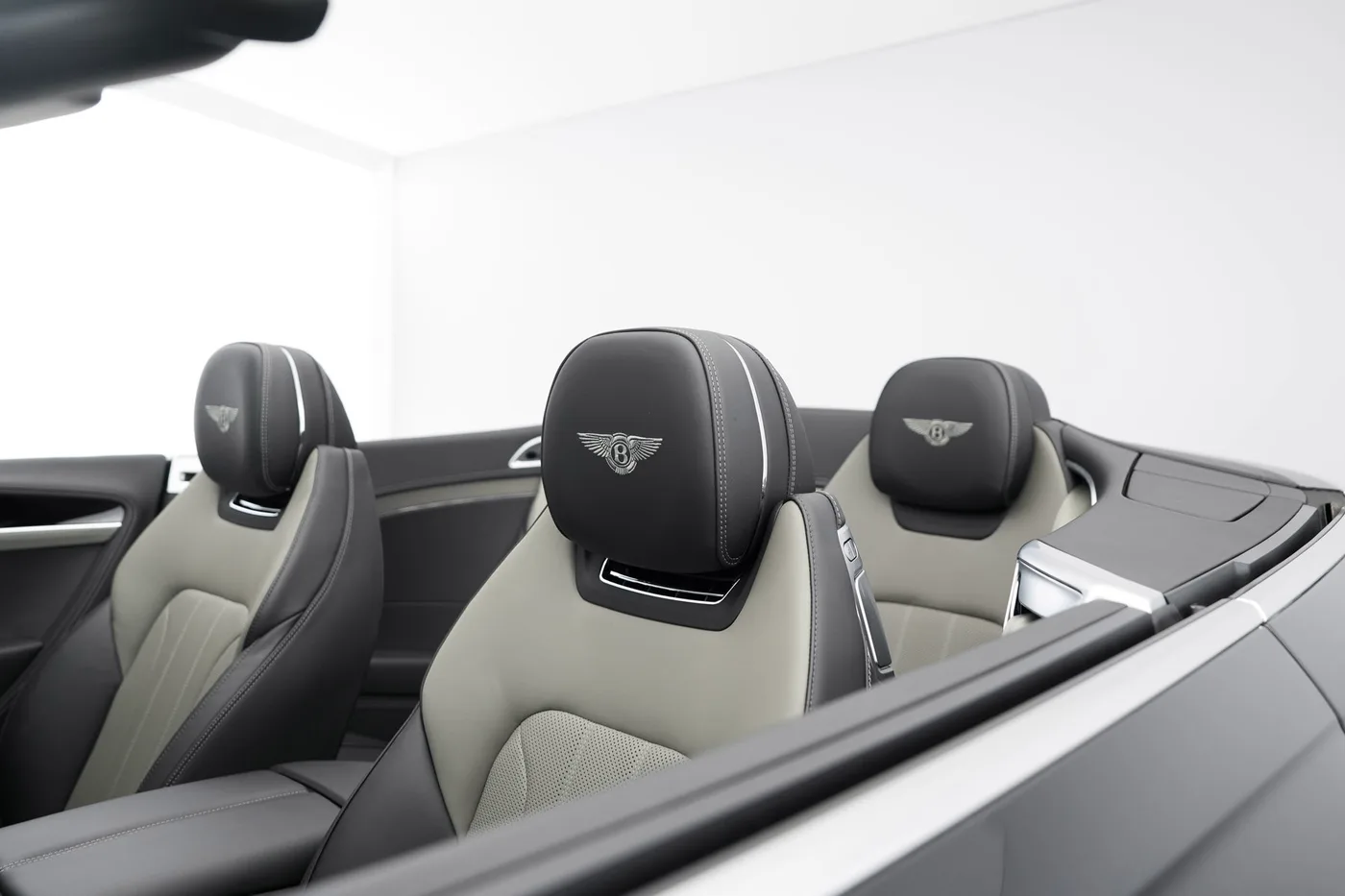 2023 Bentley Continental GTC proposée par un groupe de concessions agréées à Hatfield, Royaume-Uni, photo 13 sur 25