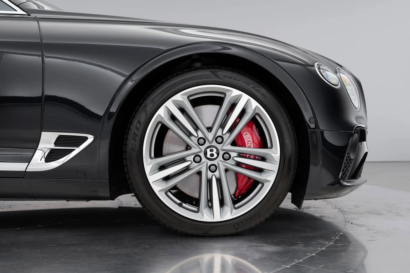 2023 Bentley Continental GTC proposée par un groupe de concessions agréées à Hatfield, Royaume-Uni, photo 19 sur 25