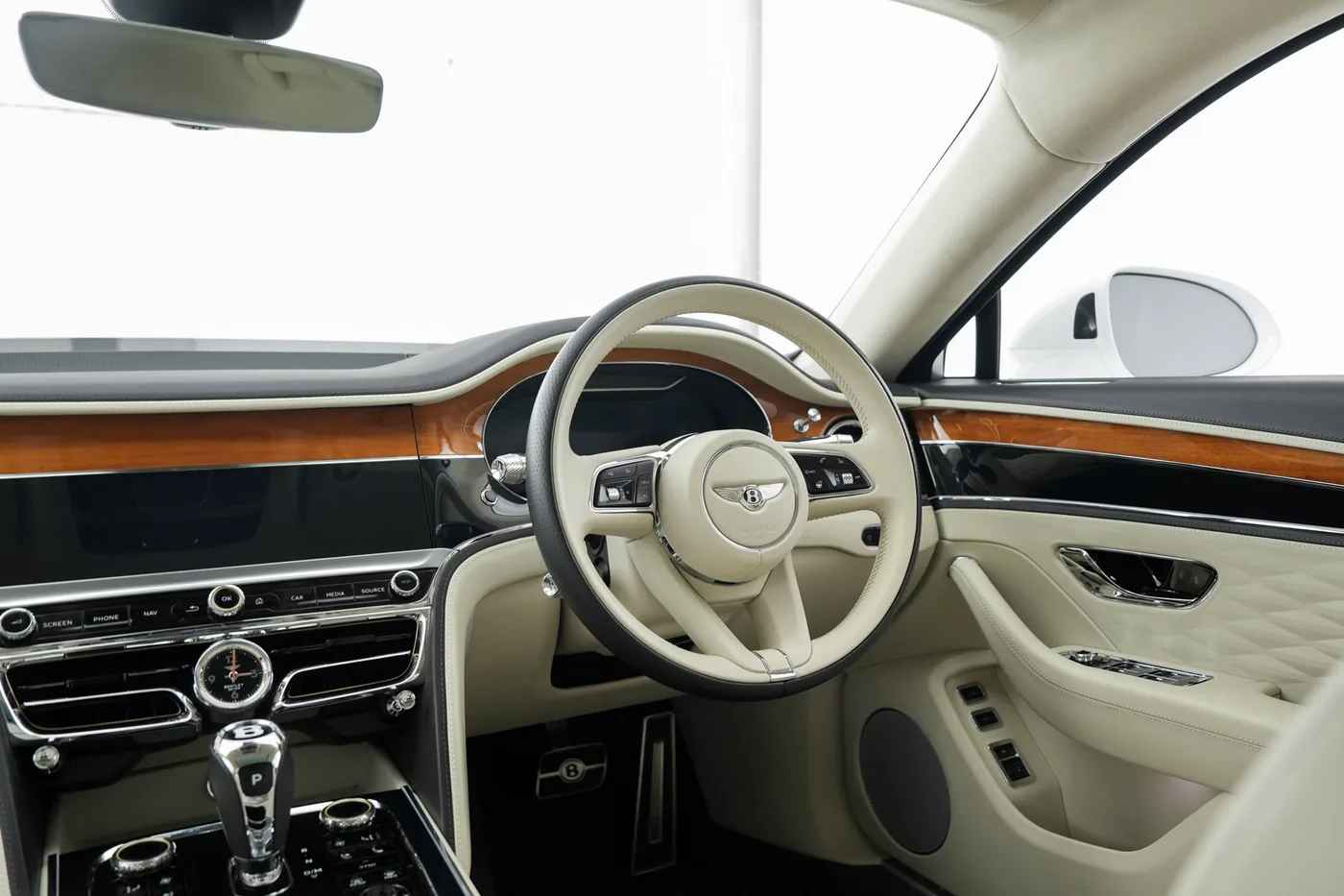 2023 Bentley Flying Spur Azure Hybrid angeboten von einer Vertragshändlergruppe in Hatfield, Vereinigtes Königreich, Foto 10 von 25