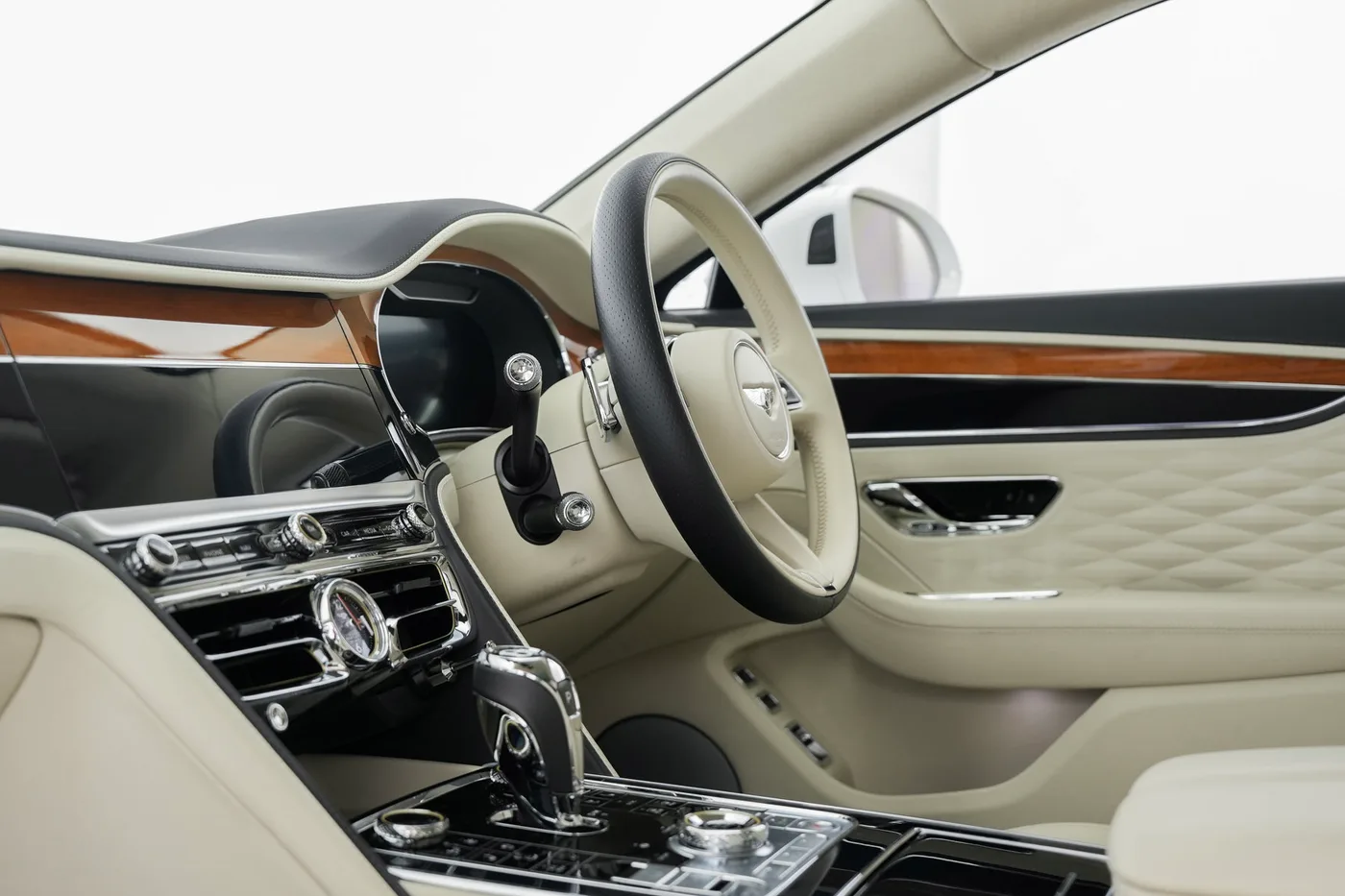 2023 Bentley Flying Spur Azure Hybrid angeboten von einer Vertragshändlergruppe in Hatfield, Vereinigtes Königreich, Foto 15 von 25