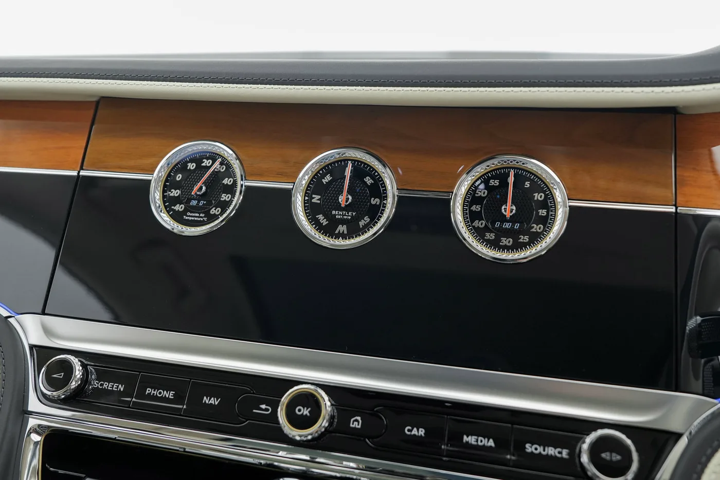 2023 Bentley Flying Spur Azure Hybrid angeboten von einer Vertragshändlergruppe in Hatfield, Vereinigtes Königreich, Foto 16 von 25