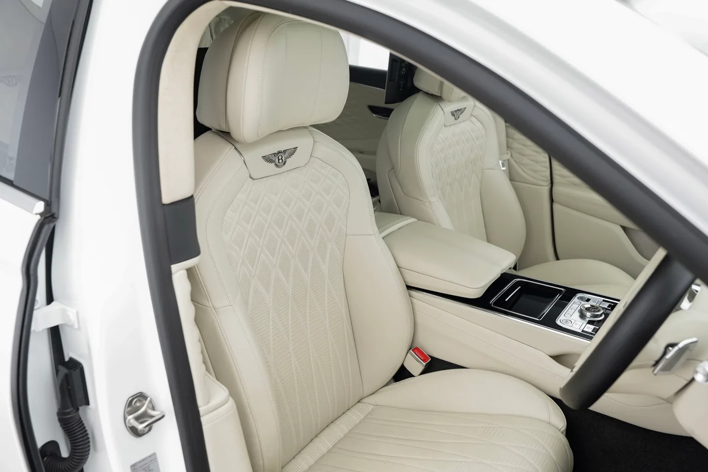 2023 Bentley Flying Spur Azure Hybrid angeboten von einer Vertragshändlergruppe in Hatfield, Vereinigtes Königreich, Foto 17 von 25