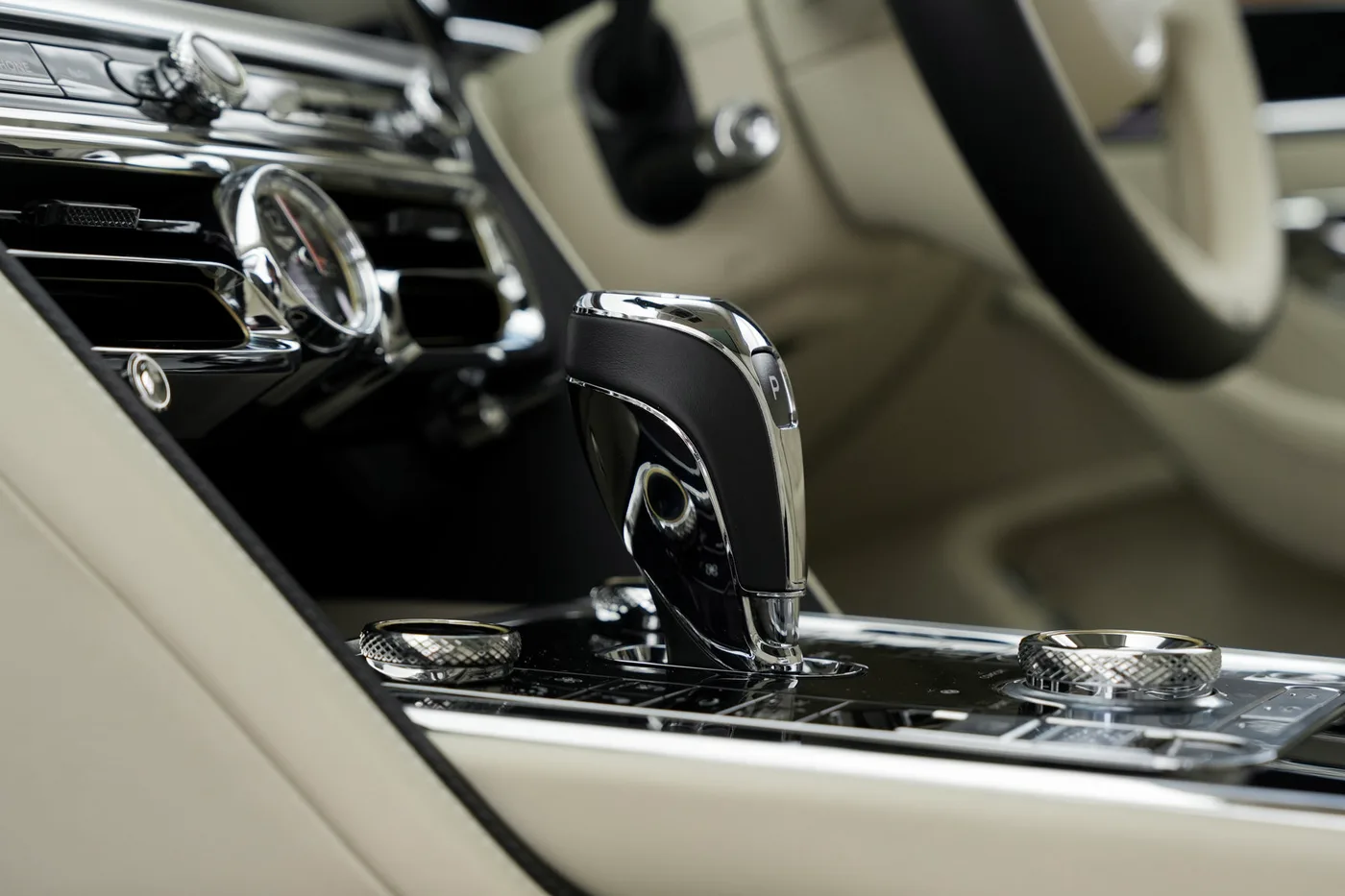 2023 Bentley Flying Spur Azure Hybrid angeboten von einer Vertragshändlergruppe in Hatfield, Vereinigtes Königreich, Foto 23 von 25