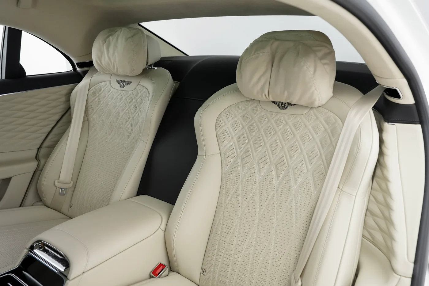 2023 Bentley Flying Spur Azure Hybrid angeboten von einer Vertragshändlergruppe in Hatfield, Vereinigtes Königreich, Foto 24 von 25