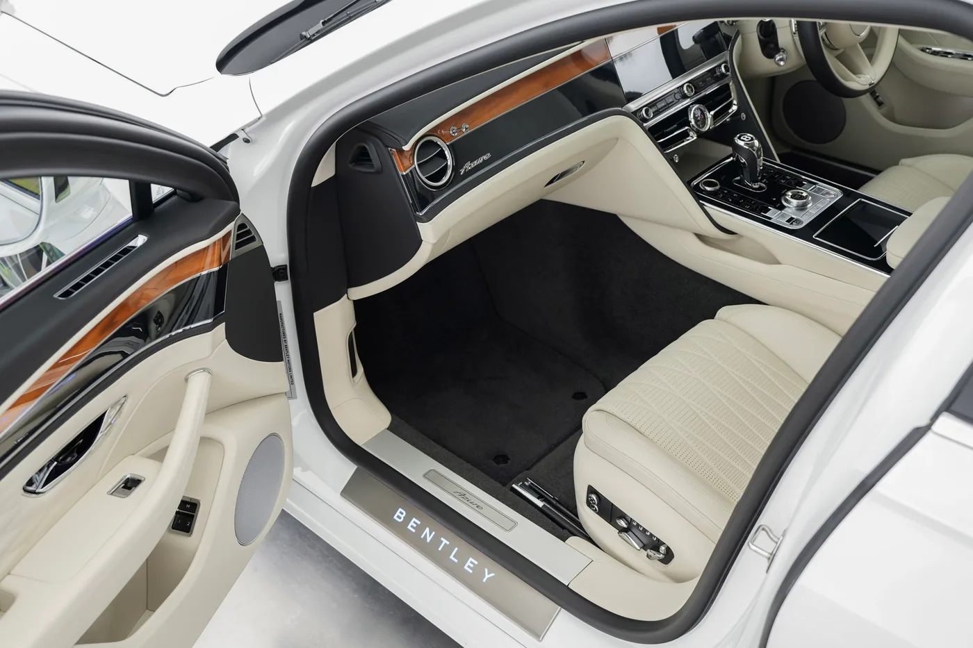 2023 Bentley Flying Spur Azure Hybrid angeboten von einer Vertragshändlergruppe in Hatfield, Vereinigtes Königreich, Foto 25 von 25