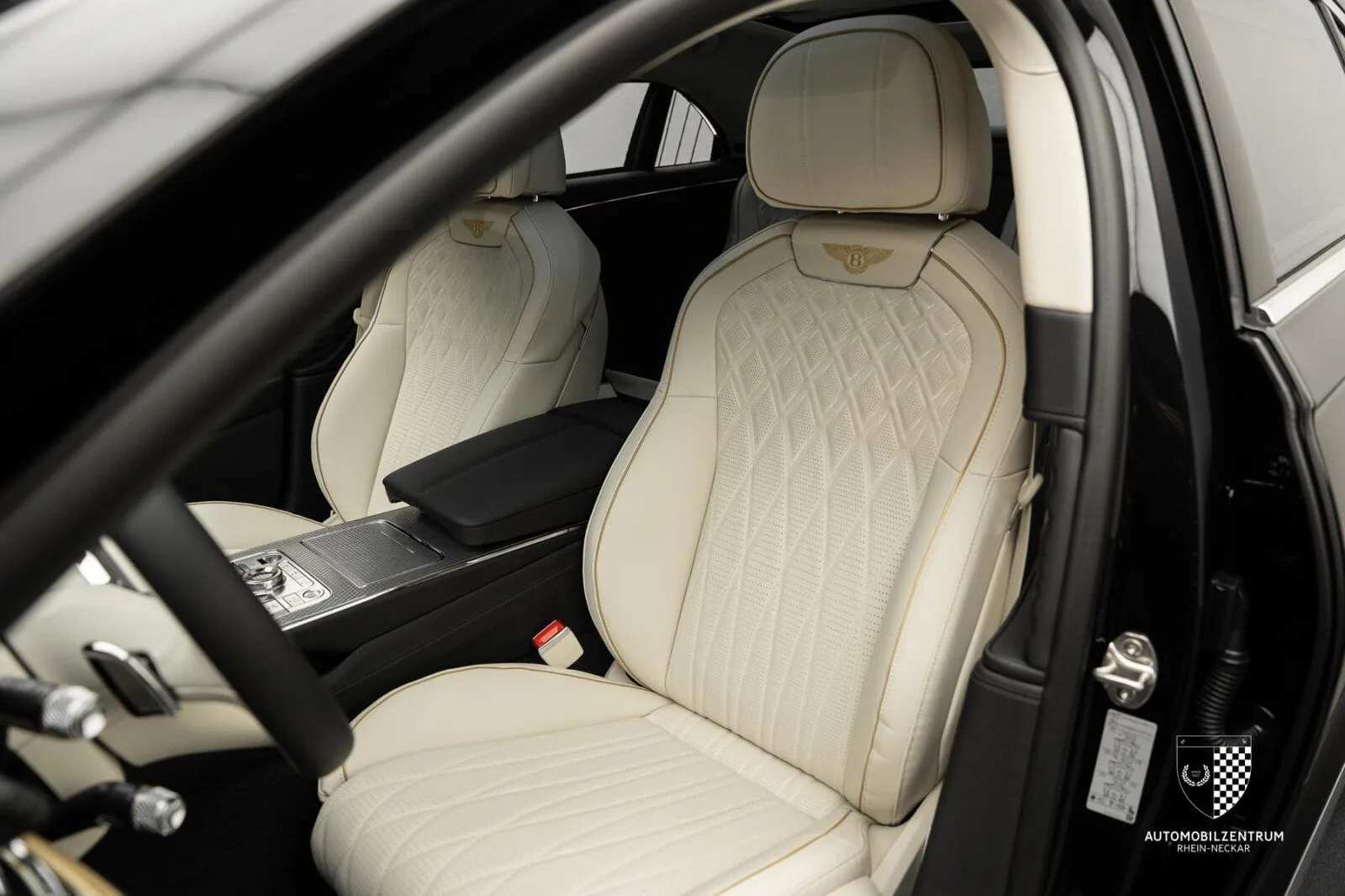 2023 Bentley Flying Spur Mulliner, 13/30