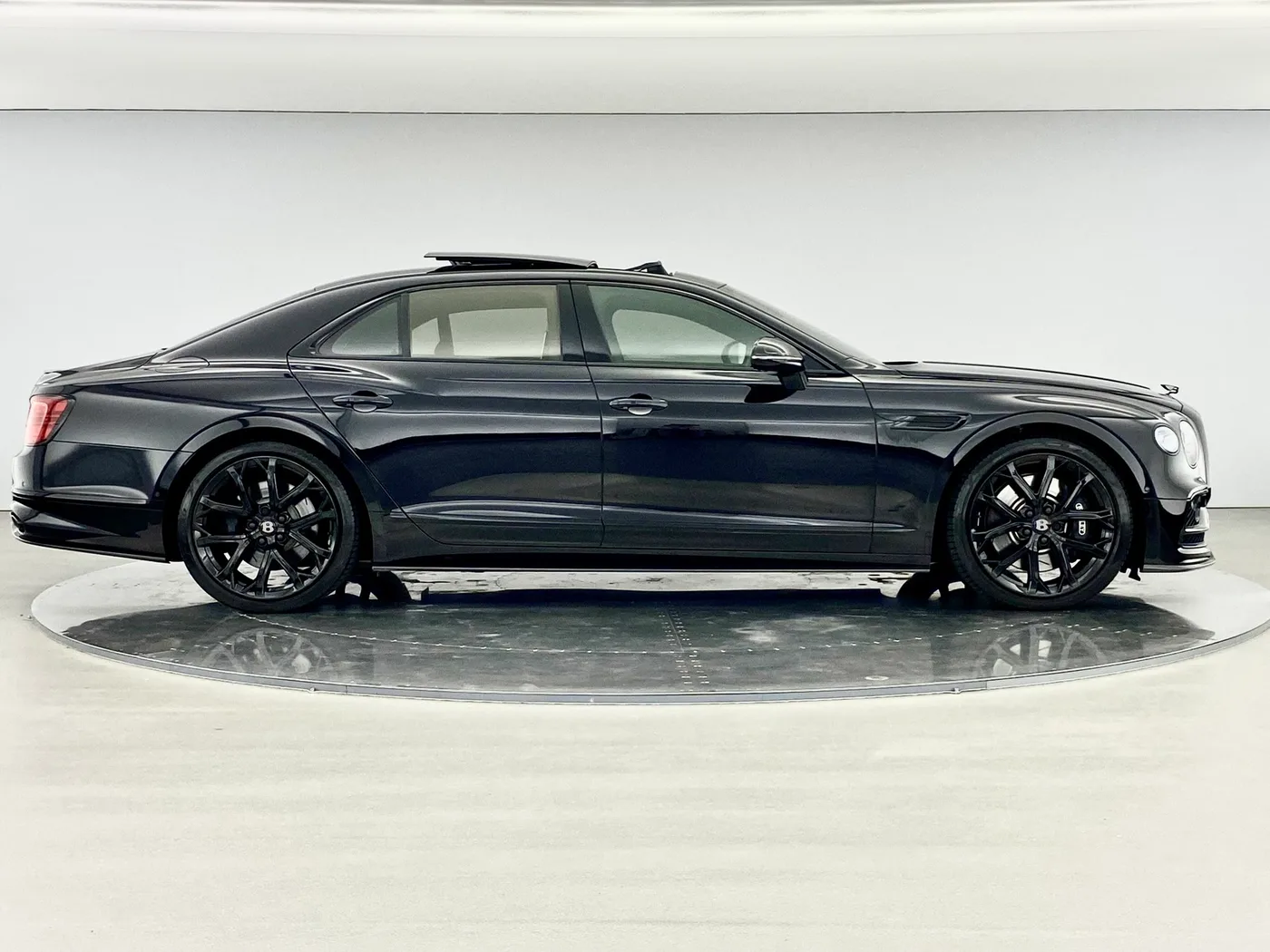 2023 Bentley Flying Spur S offered by a franchised dealer group in Hatfield, United Kingdom, photo 3 of 24