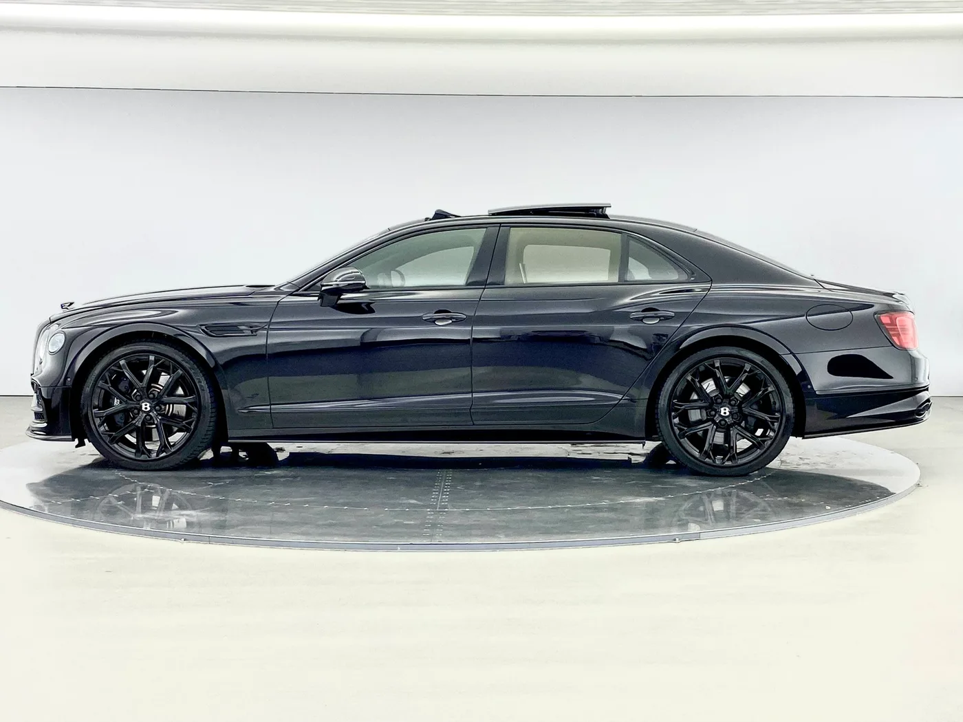 2023 Bentley Flying Spur S offered by a franchised dealer group in Hatfield, United Kingdom, photo 5 of 24