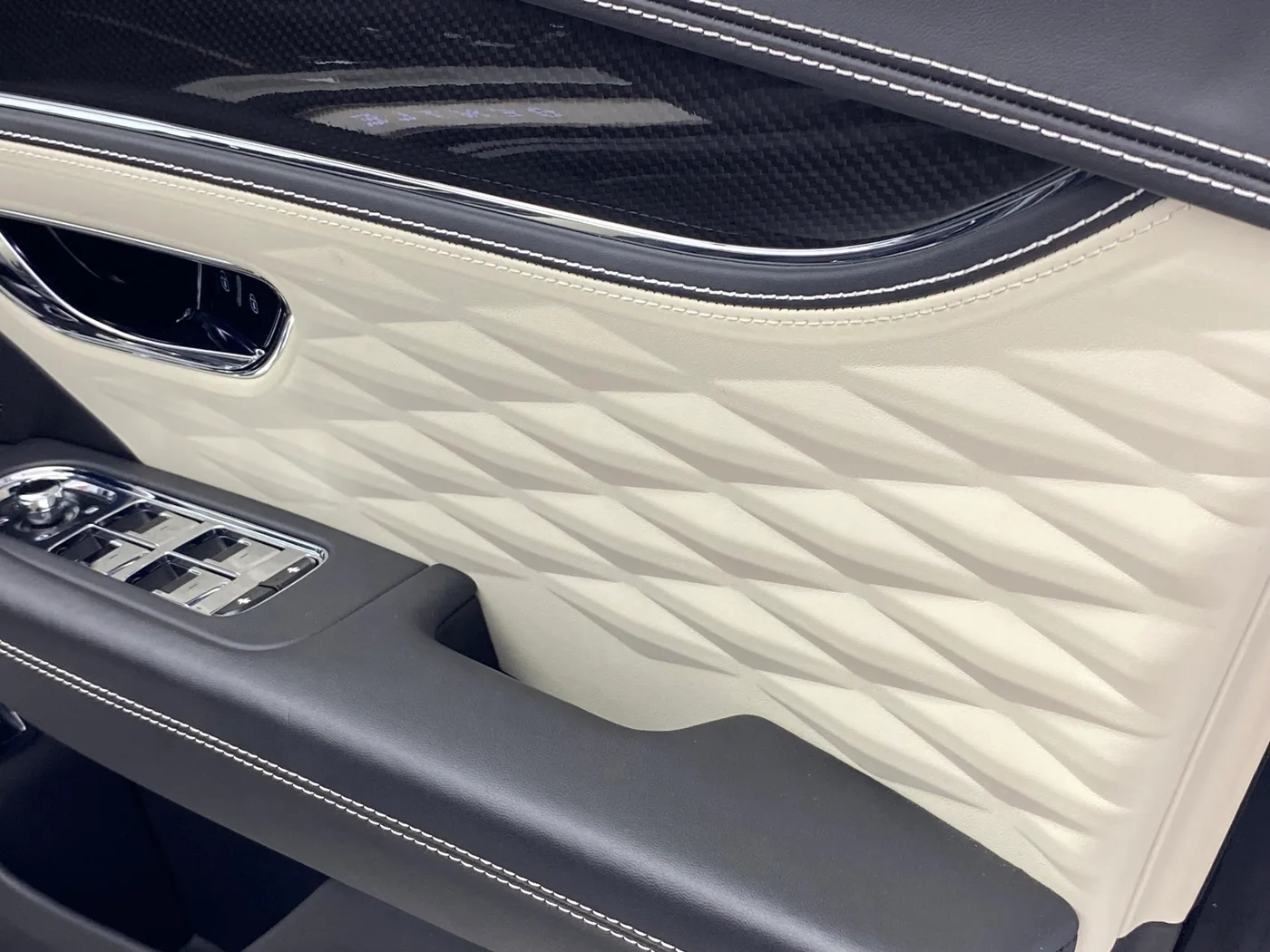 2023 Bentley Flying Spur S offered by a franchised dealer group in Hatfield, United Kingdom, photo 10 of 24