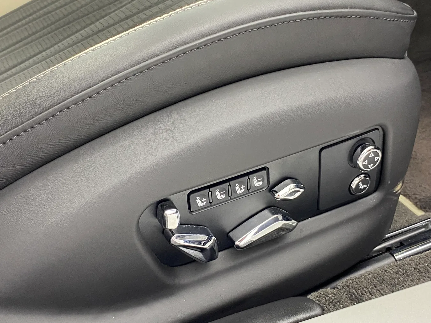 2023 Bentley Flying Spur S offered by a franchised dealer group in Hatfield, United Kingdom, photo 12 of 24