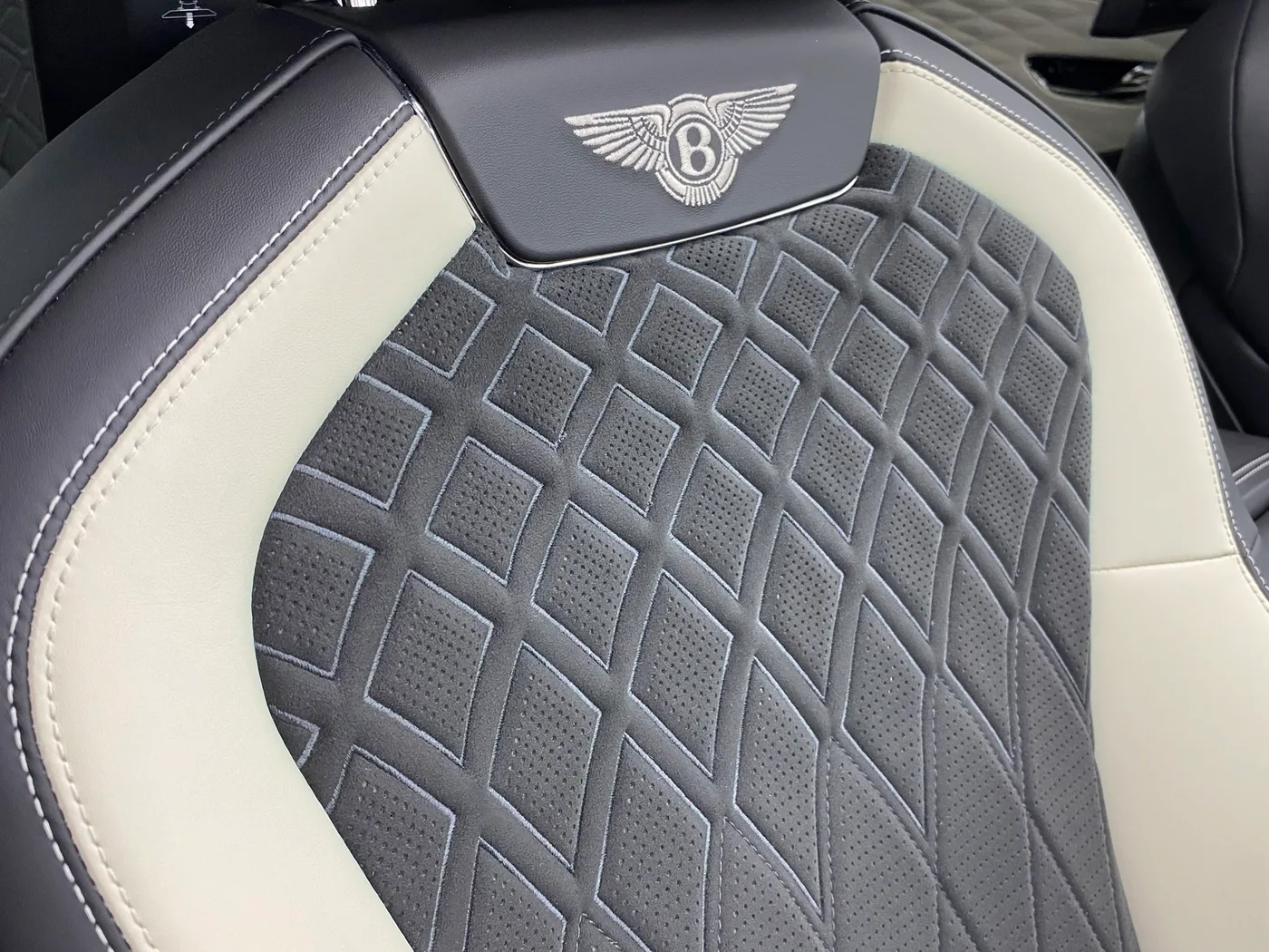 2023 Bentley Flying Spur S offered by a franchised dealer group in Hatfield, United Kingdom, photo 13 of 24