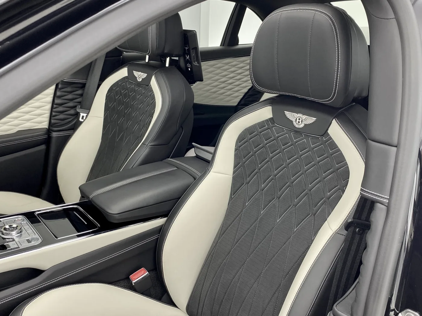 2023 Bentley Flying Spur S offered by a franchised dealer group in Hatfield, United Kingdom, photo 17 of 24