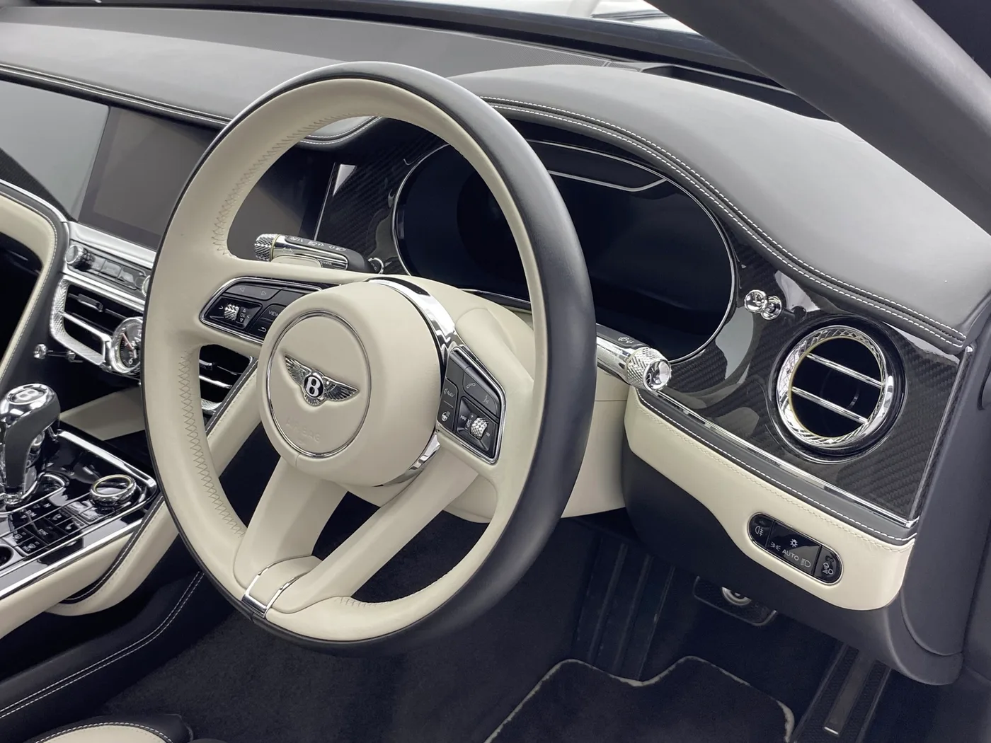 2023 Bentley Flying Spur S offered by a franchised dealer group in Hatfield, United Kingdom, photo 18 of 24