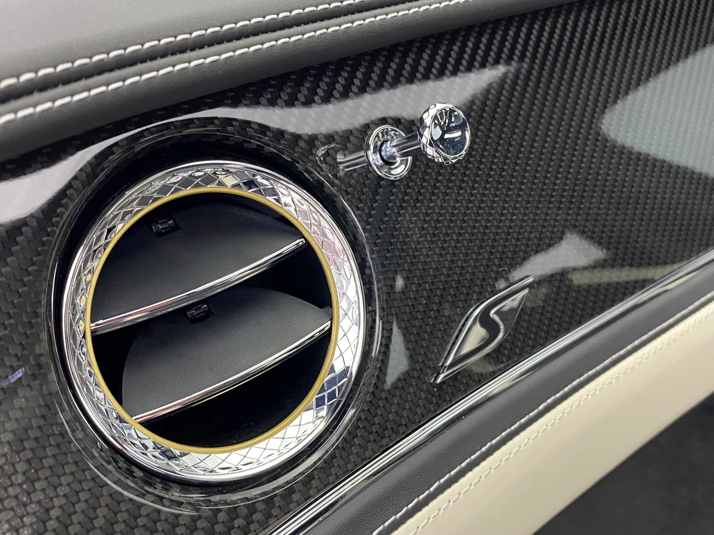 2023 Bentley Flying Spur S offered by a franchised dealer group in Hatfield, United Kingdom, photo 20 of 24