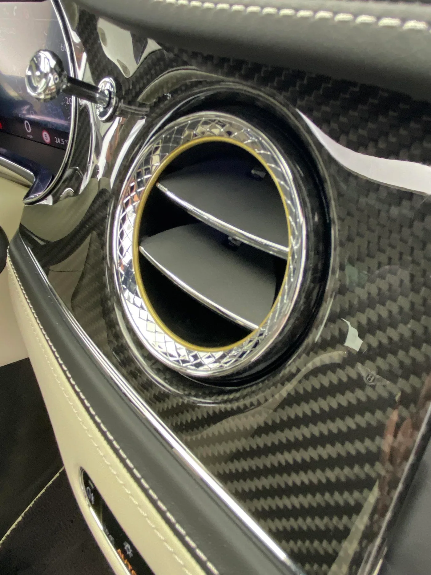 2023 Bentley Flying Spur S offered by a franchised dealer group in Hatfield, United Kingdom, photo 22 of 24