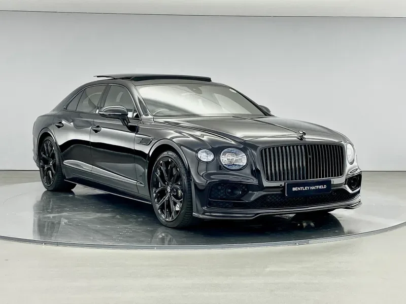 2023 Bentley Flying Spur S proposée par un groupe de concessions agréées à Hatfield, Royaume-Uni, photo principale