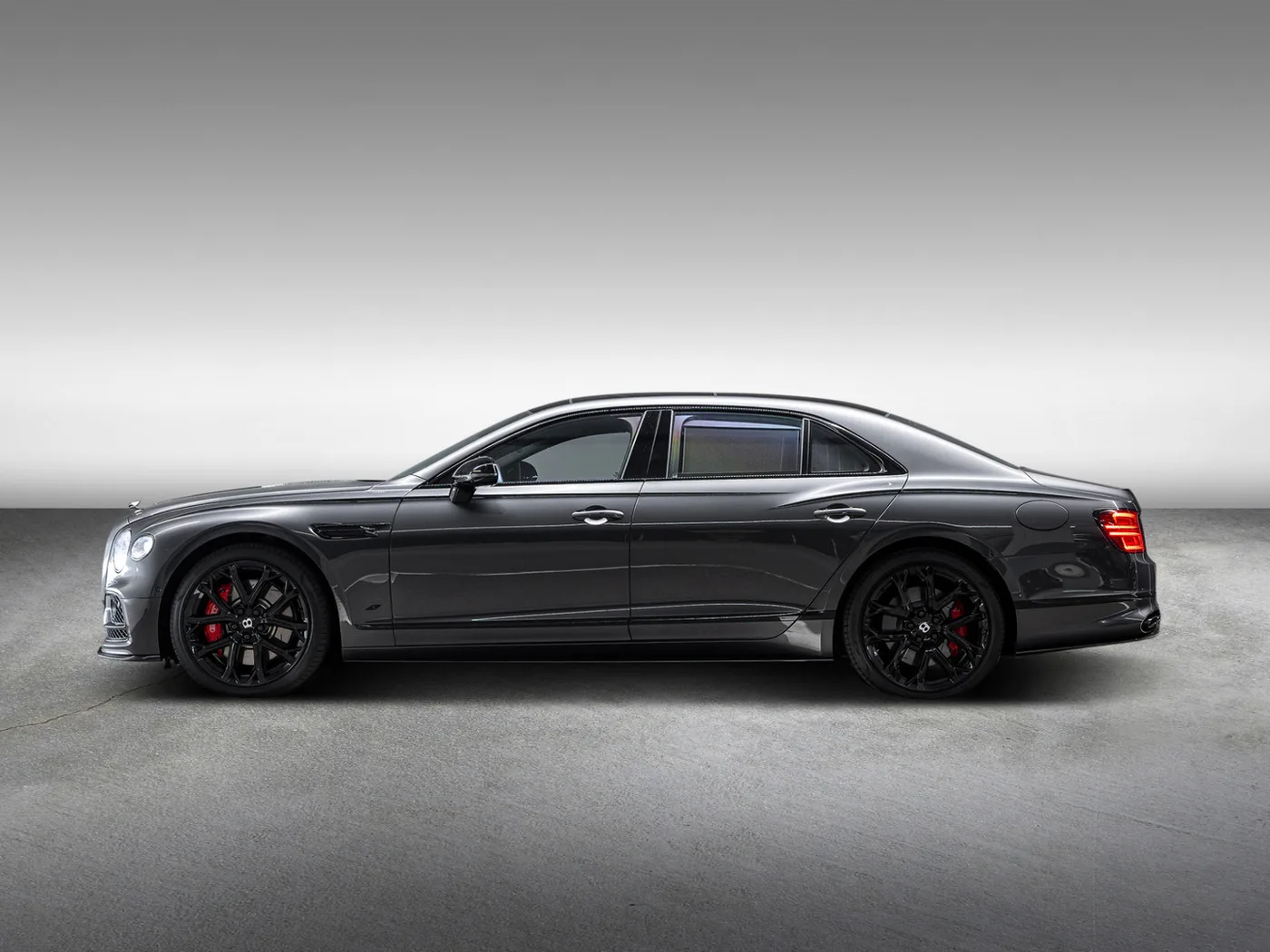 2023 Bentley Flying Spur S Hybrid offered by an official Bentley dealer in Leusden, Netherlands, photo 4 of 15
