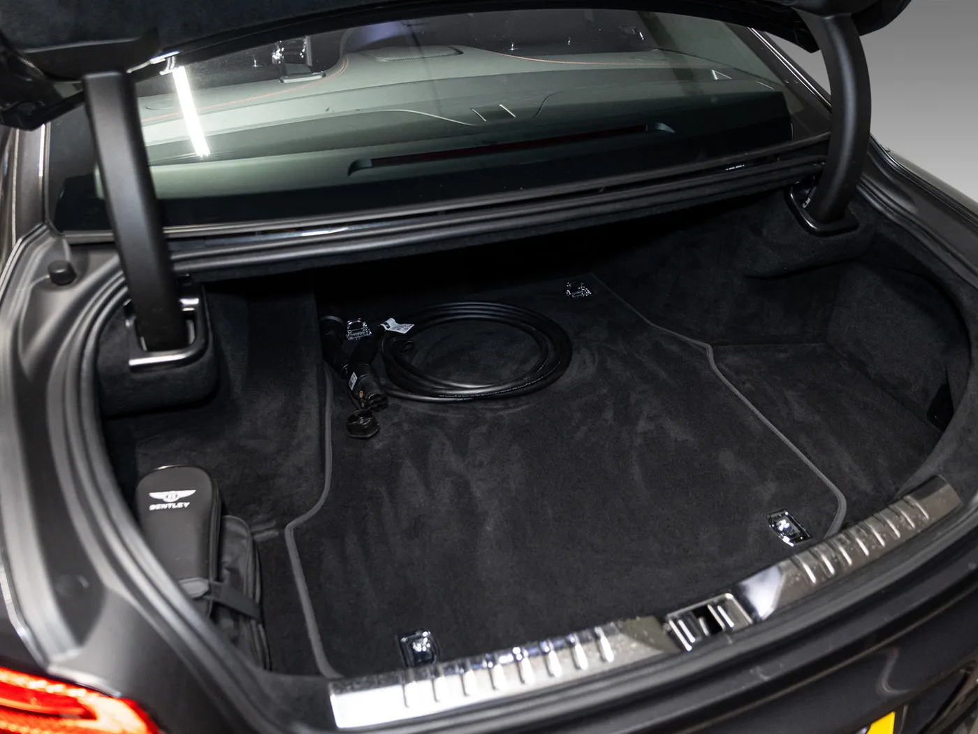 2023 Bentley Flying Spur S Hybrid offered by an official Bentley dealer in Leusden, Netherlands, photo 12 of 15