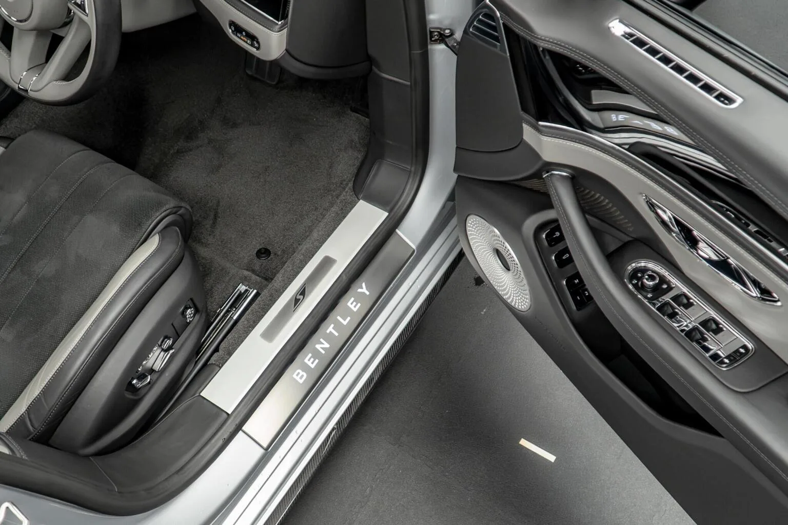 2023 Bentley Flying Spur S Hybrid, 28/30