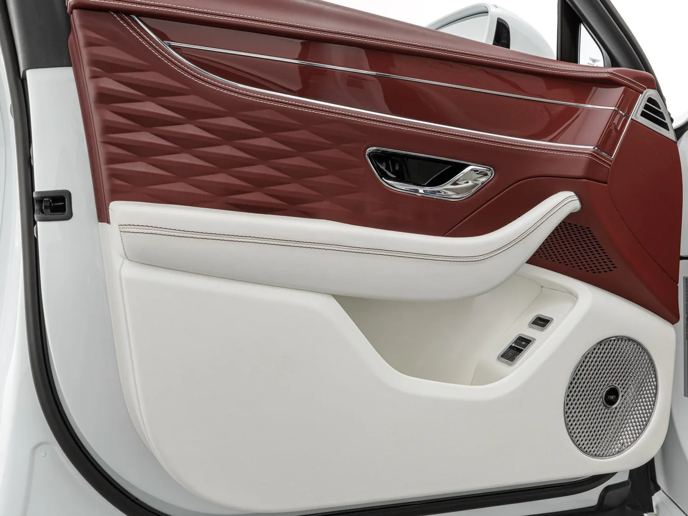 2023 Bentley Flying Spur Speed proposée par un concessionnaire spécialisé à Böblingen, Allemagne, photo 9 sur 15