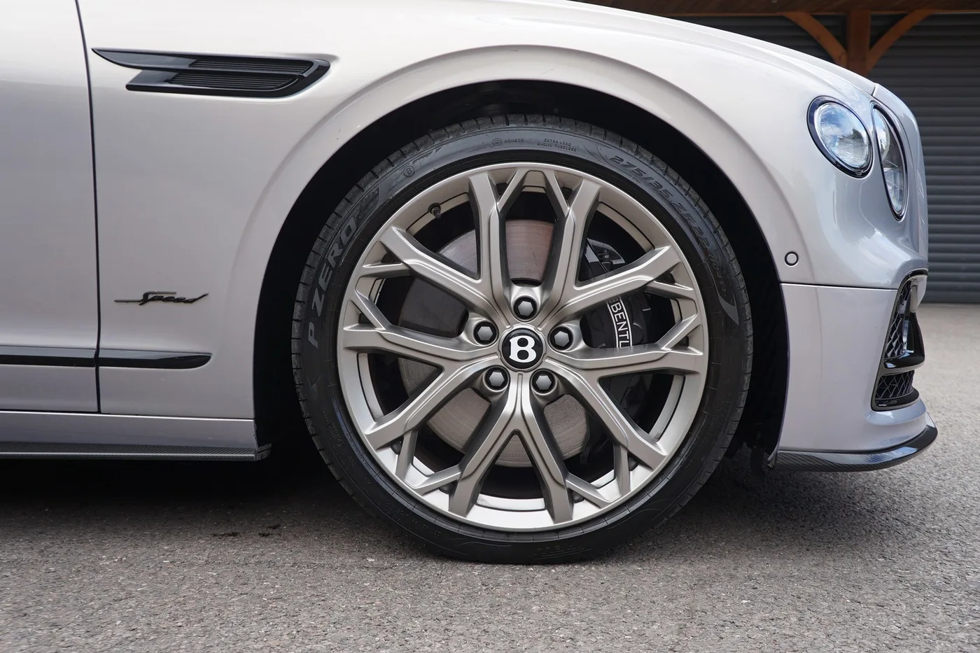 2023 Bentley Flying Spur Speed W12 proposée par un groupe de concessions agréées à Ripley, Royaume-Uni, photo 6 sur 25