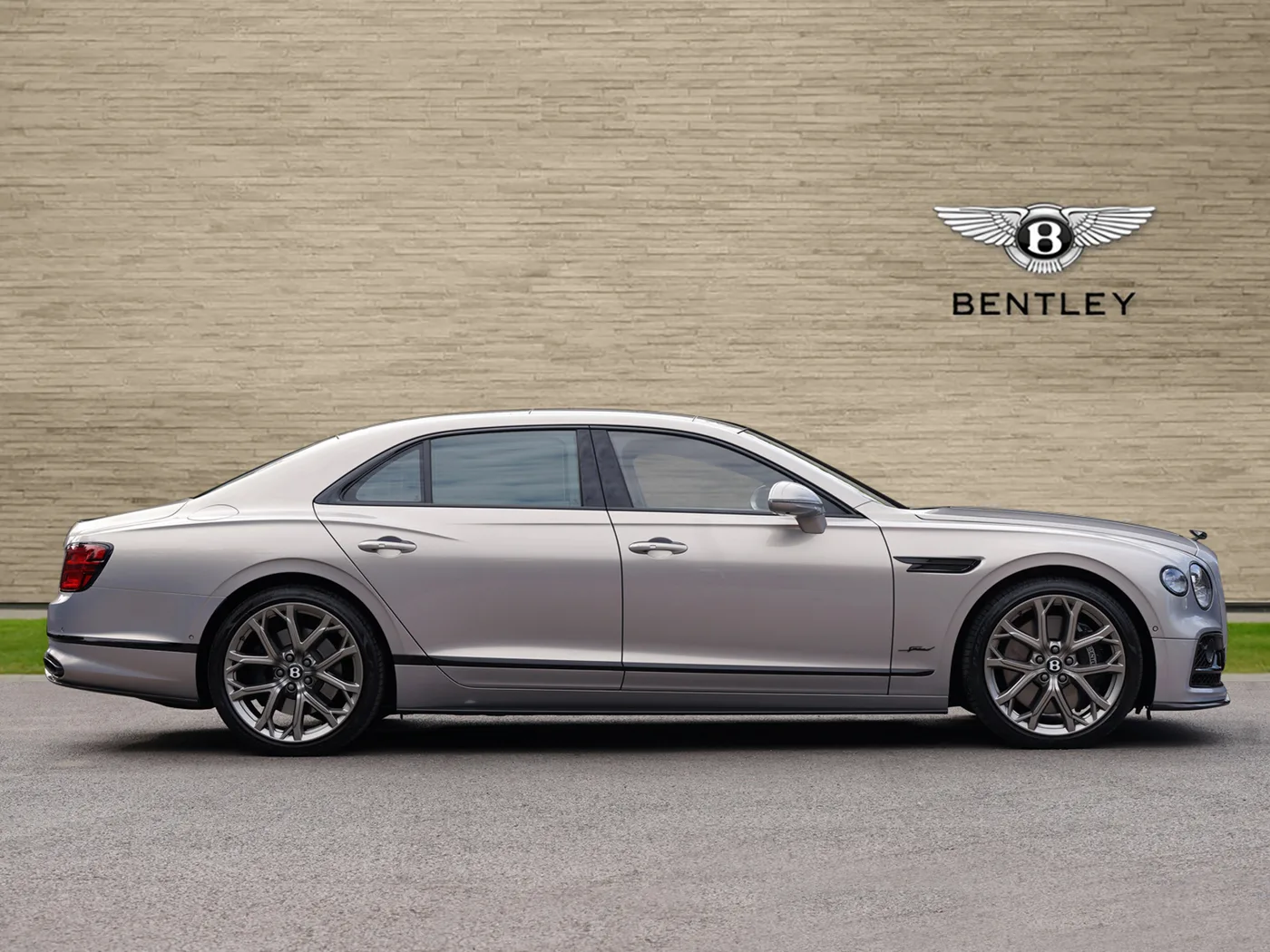 2023 Bentley Flying Spur Speed W12 proposée par un groupe de concessions agréées à Ripley, Royaume-Uni, photo 7 sur 25