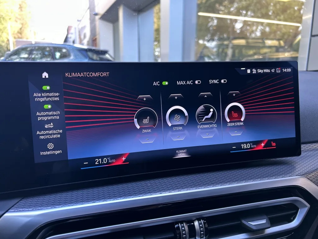 2023 BMW 318i Touring M Sport, 27/30