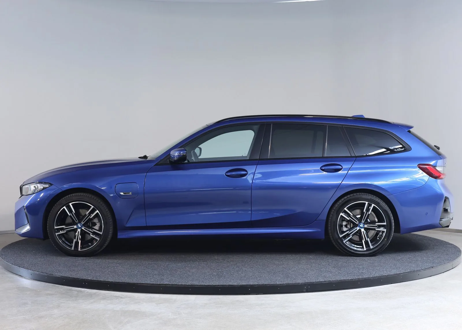 2023 BMW 330e xDrive Touring, M Sport, 5/24