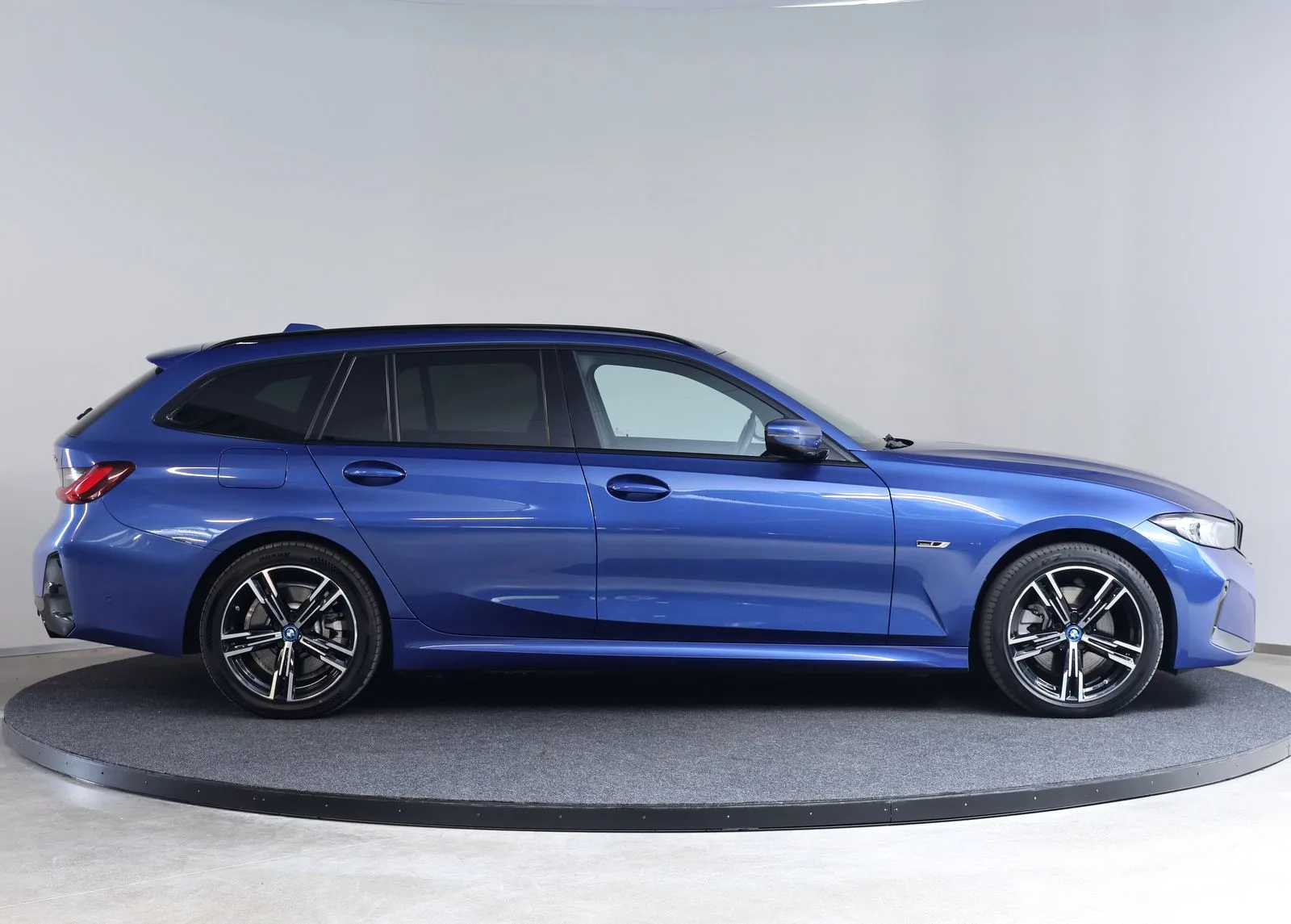 2023 BMW 330e xDrive Touring, M Sport, 6/24