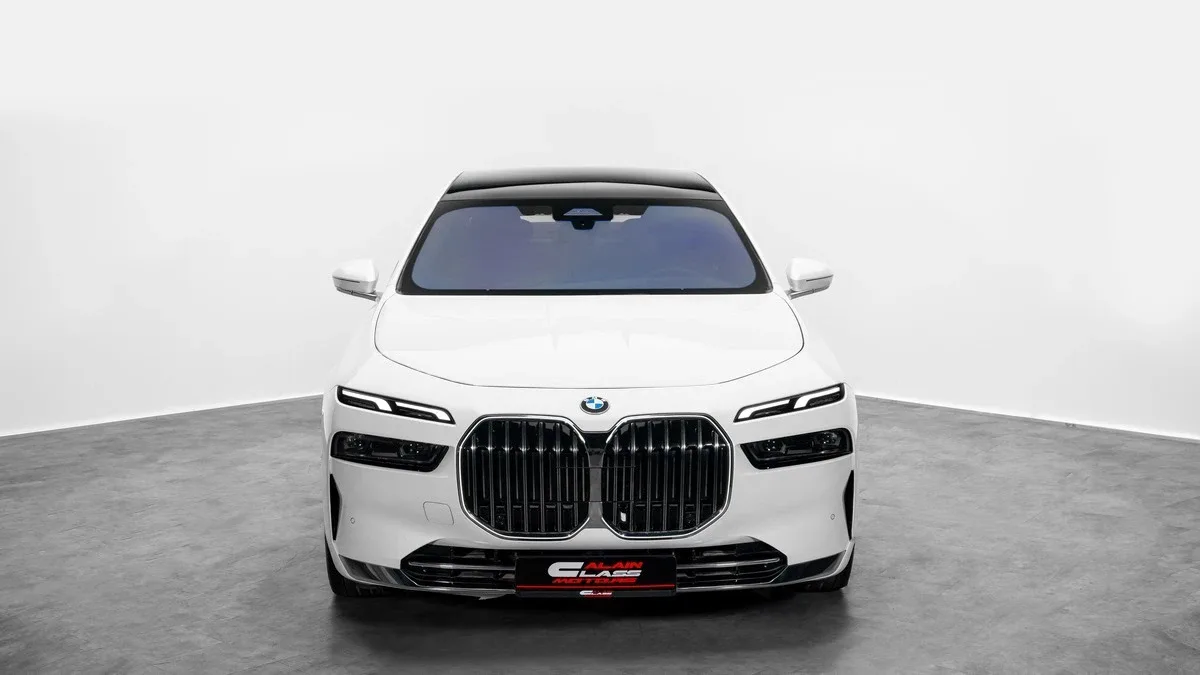 2023 BMW 735i, 2/30