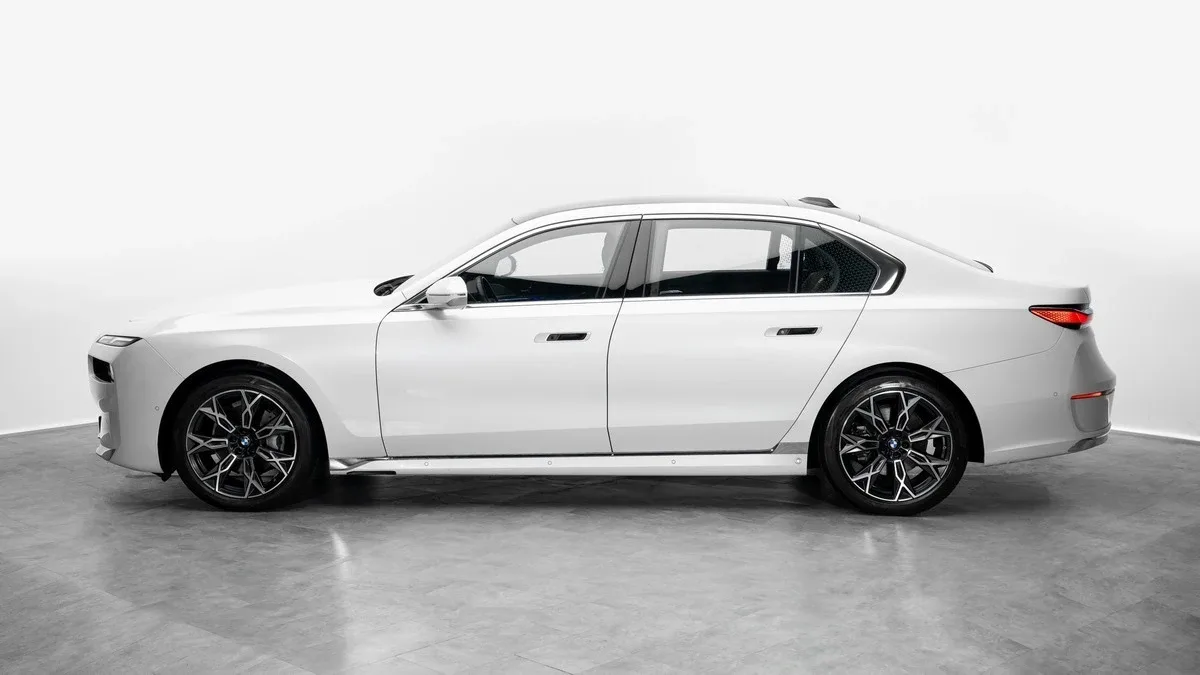 2023 BMW 735i, 6/30