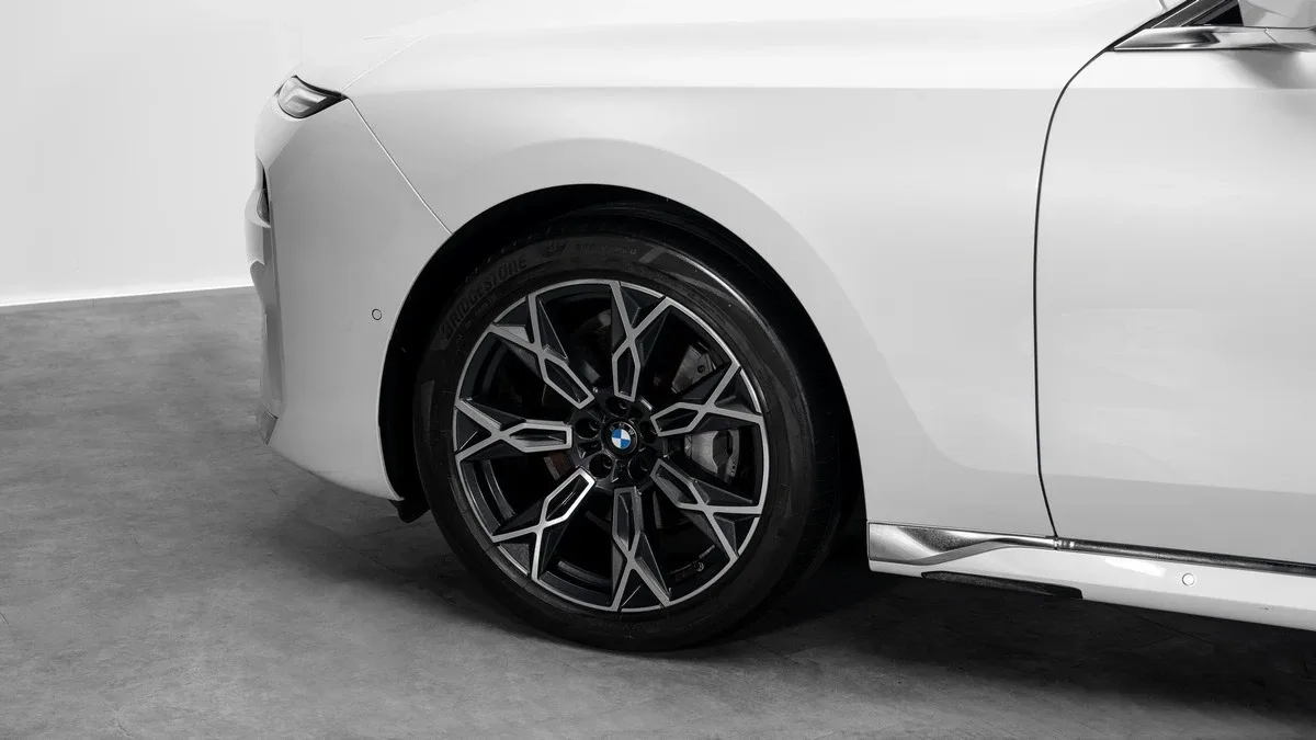 2023 BMW 735i, 8/30